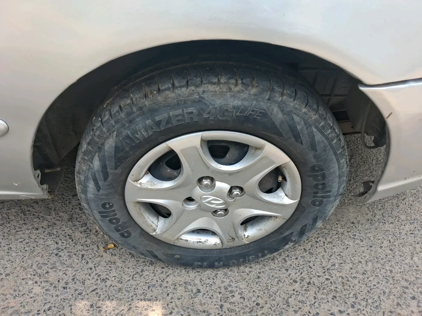 2012 Hyundai Accent GLE, CNG, Manual, 1,16,335 km, tyre