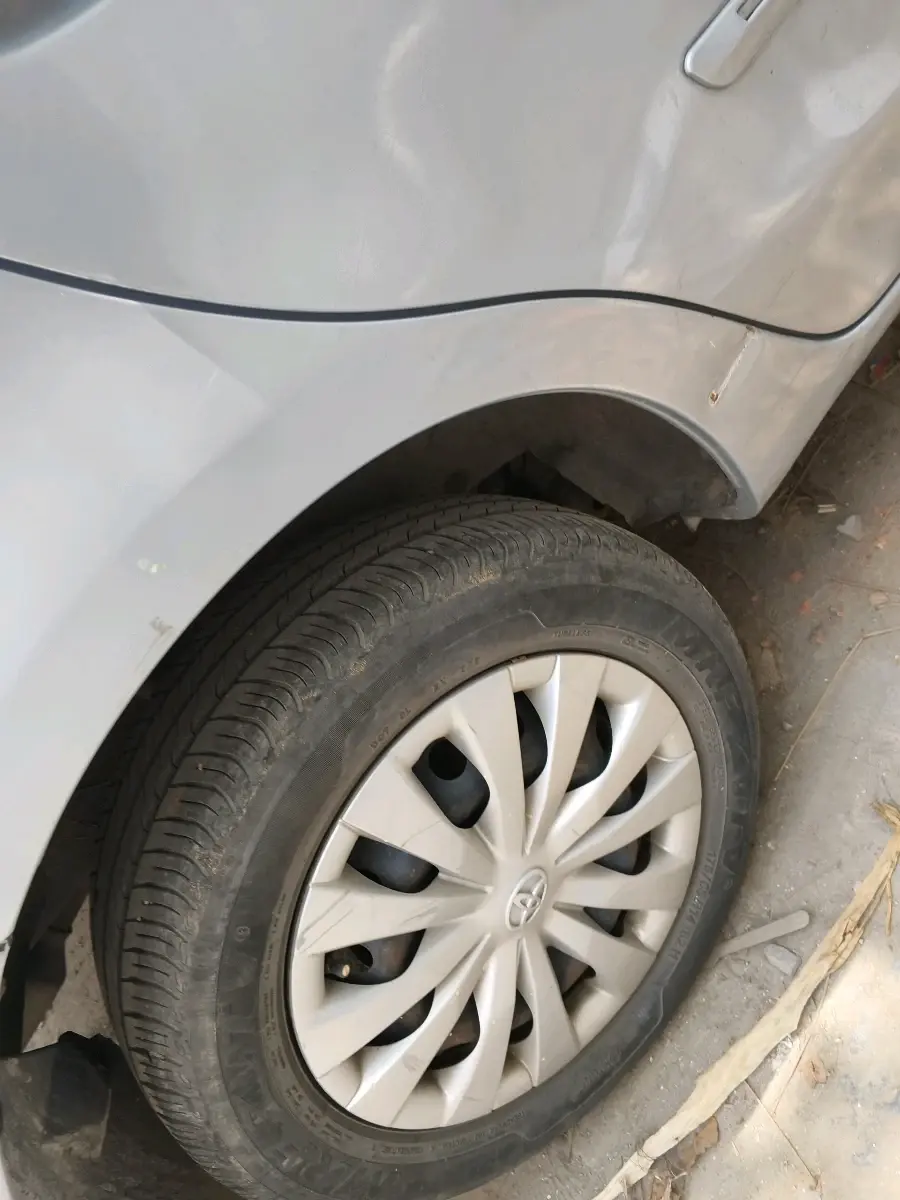 2011 Toyota Etios G, Petrol, Manual, 42,939 km, tyre