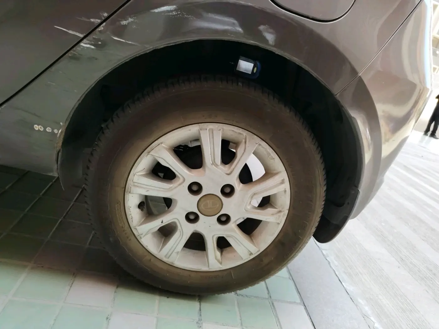 2017 Tata Tiago XZ PETROL, Petrol, Manual, 61,062 km, tyre