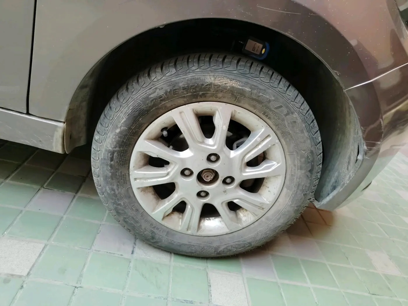 2017 Tata Tiago XZ PETROL, Petrol, Manual, 61,062 km, tyre
