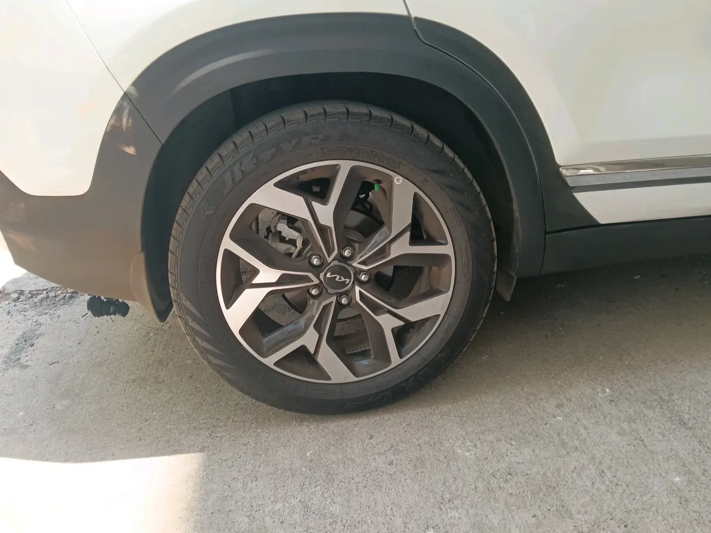 2024 KIA SELTOS  GTX Plus 1.5 Turbo Petrol DCT, Petrol, Automatic, 13,640 km, tyre