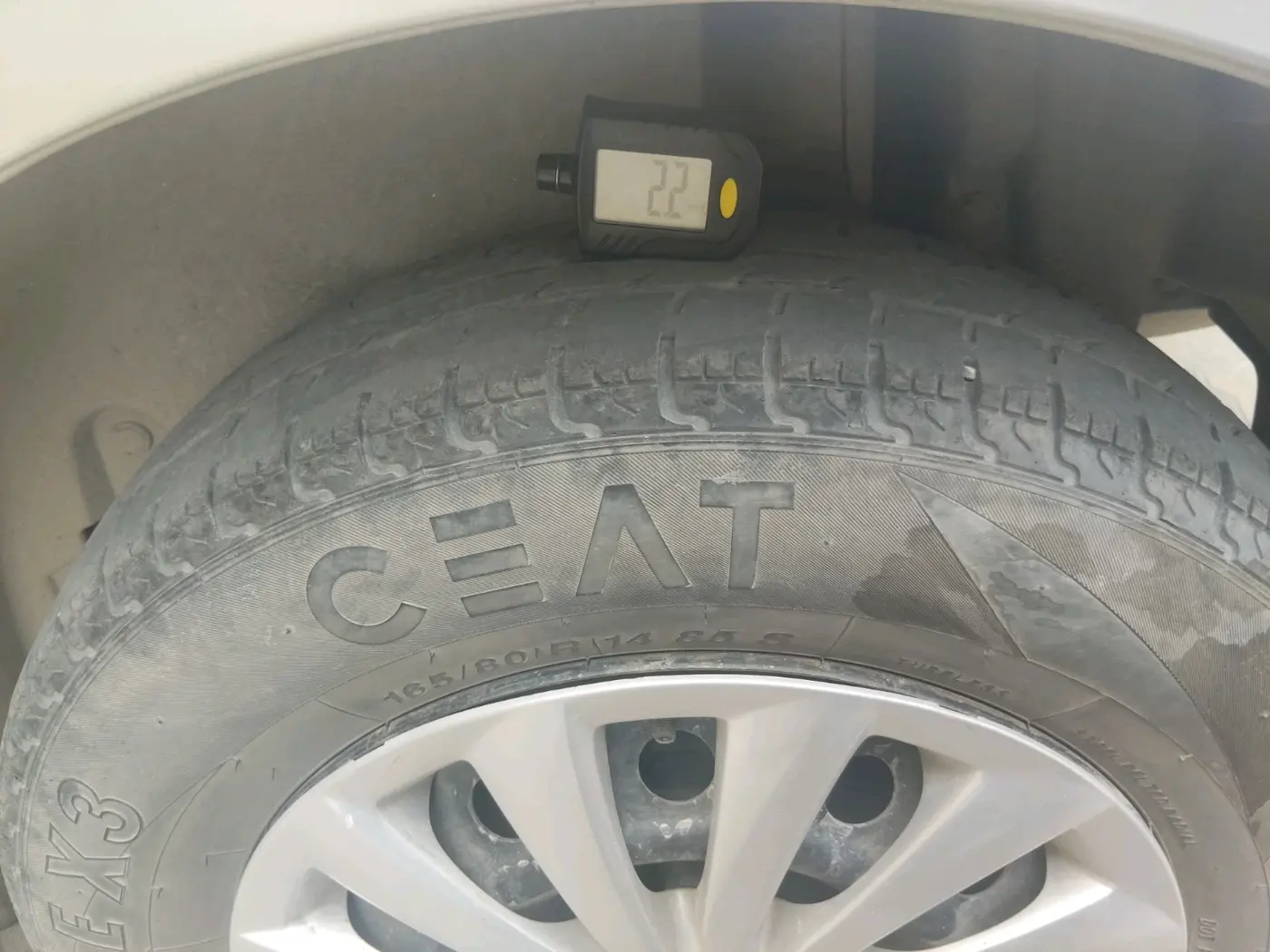 2013 Maruti Swift Dzire VXI, Petrol, Manual, 1,20,015 km, tyre