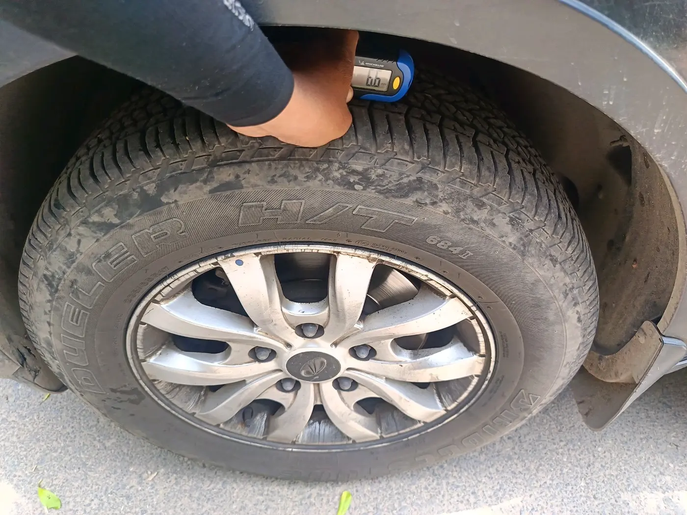 2018 Mahindra XUV500 W9, Diesel, Manual, 80,000 km, tyre