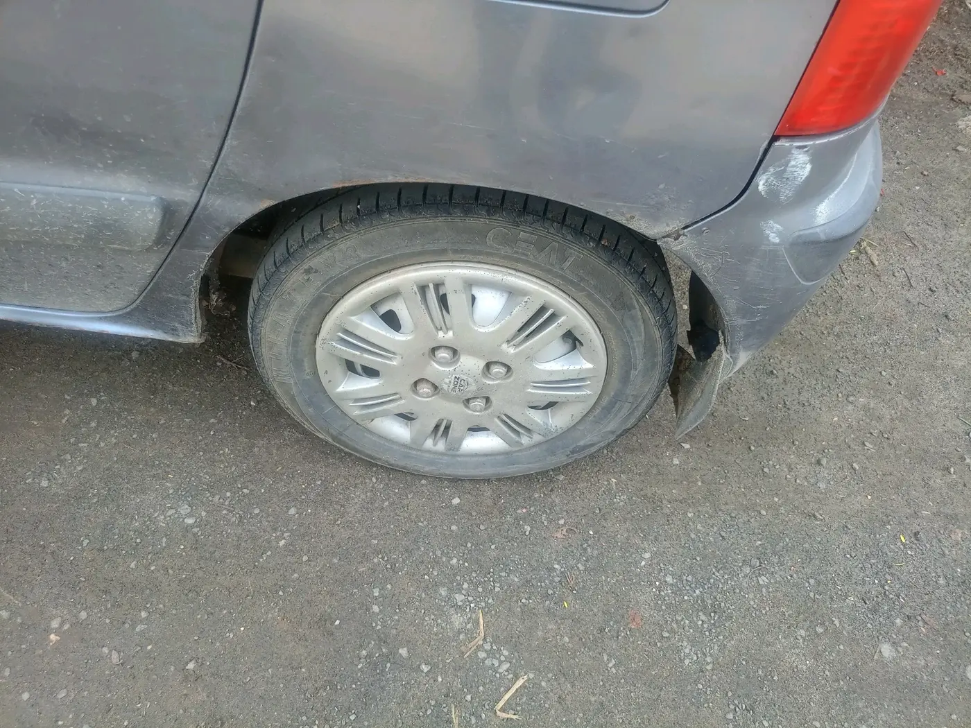 2011 Hyundai Santro Xing GLS, Petrol, Manual, 1,40,561 km, tyre