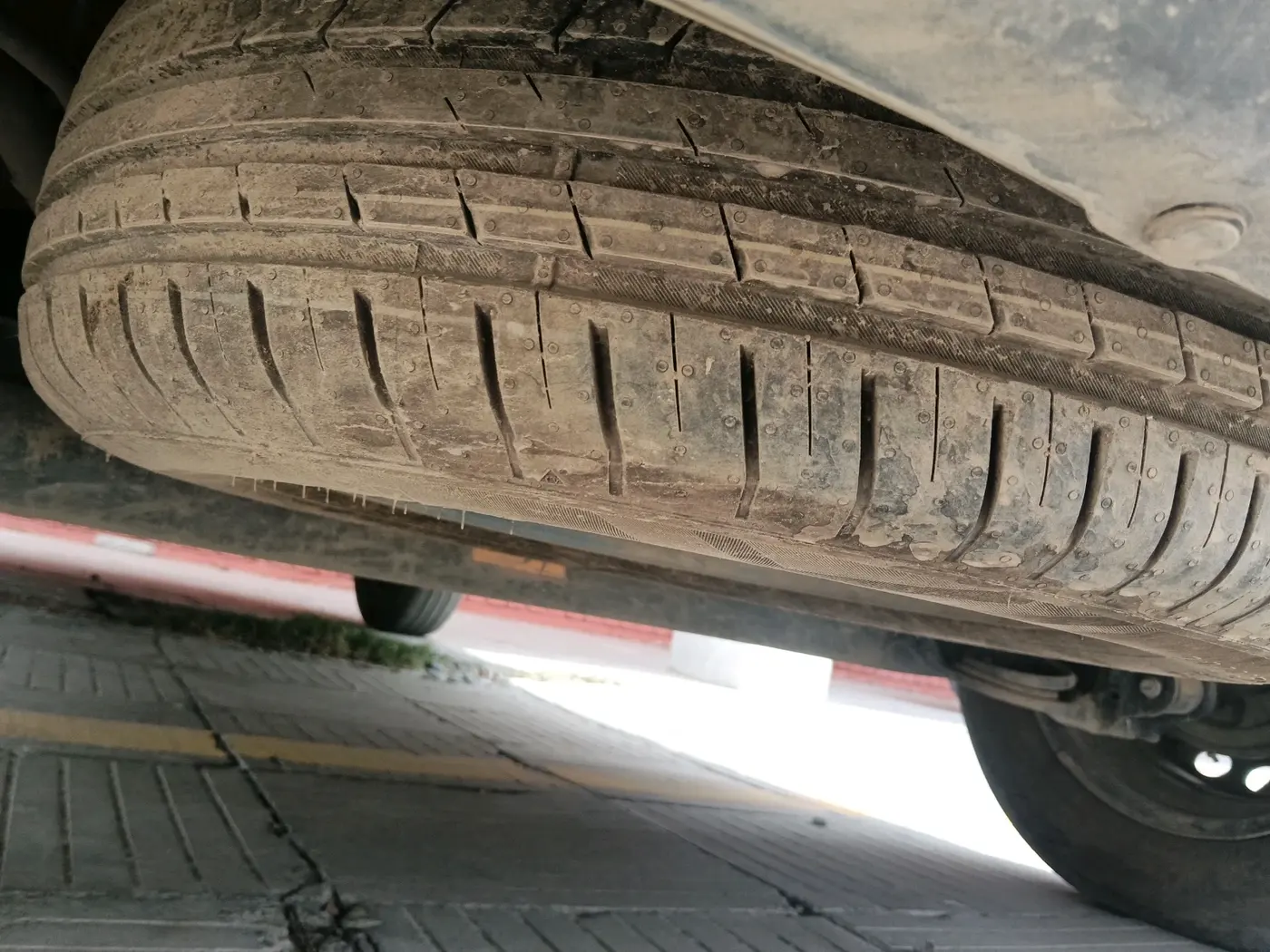 2025 Tata PUNCH PURE MT CNG, CNG, Manual, 25,728 km, tyre