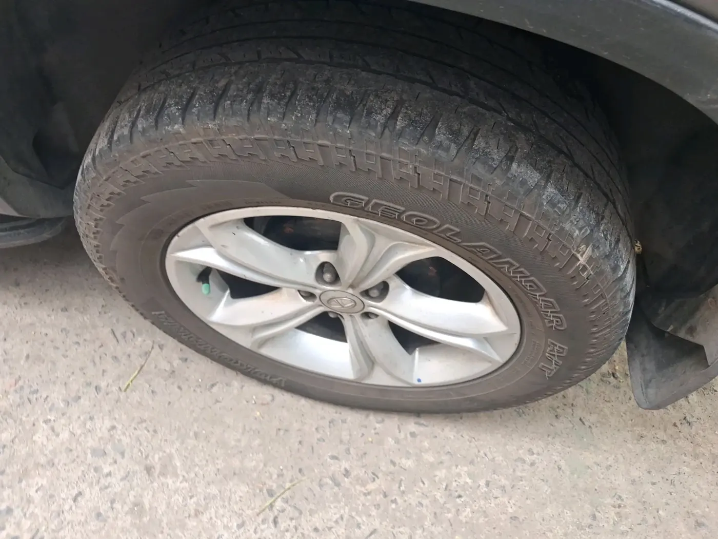 2019 Tata Harrier XZ 2.0L, Diesel, Manual, 99,010 km, tyre
