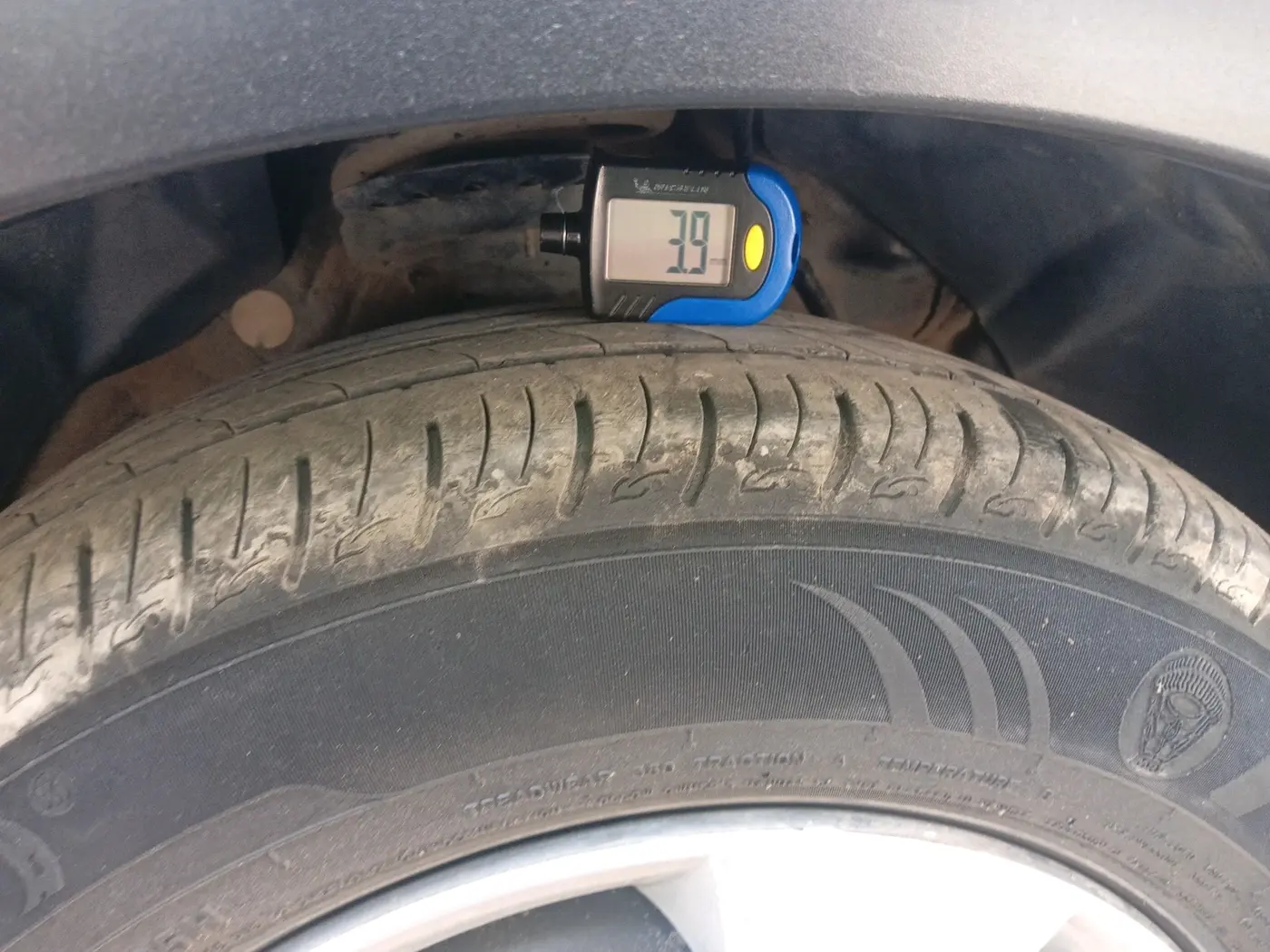 2022 Mahindra XUV300 W6 1.2 PETROL, Petrol, Manual, 82,586 km, tyre