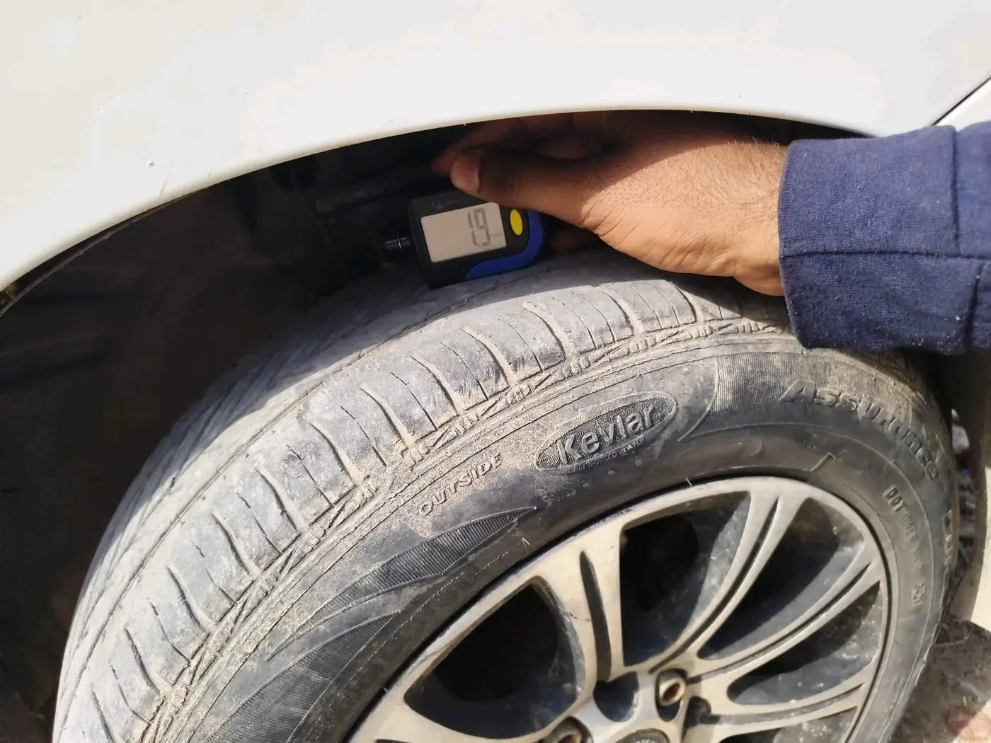 2013 Maruti Wagon R 1.0 LXI, CNG, Manual, 98,984 km, tyre