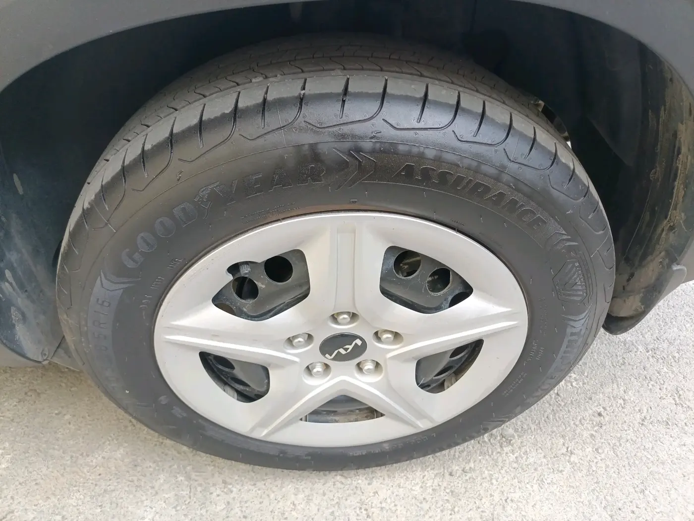 2025 KIA SELTOS HTE (O)1.5 Petrol MT, Petrol, Manual, 3,825 km, tyre