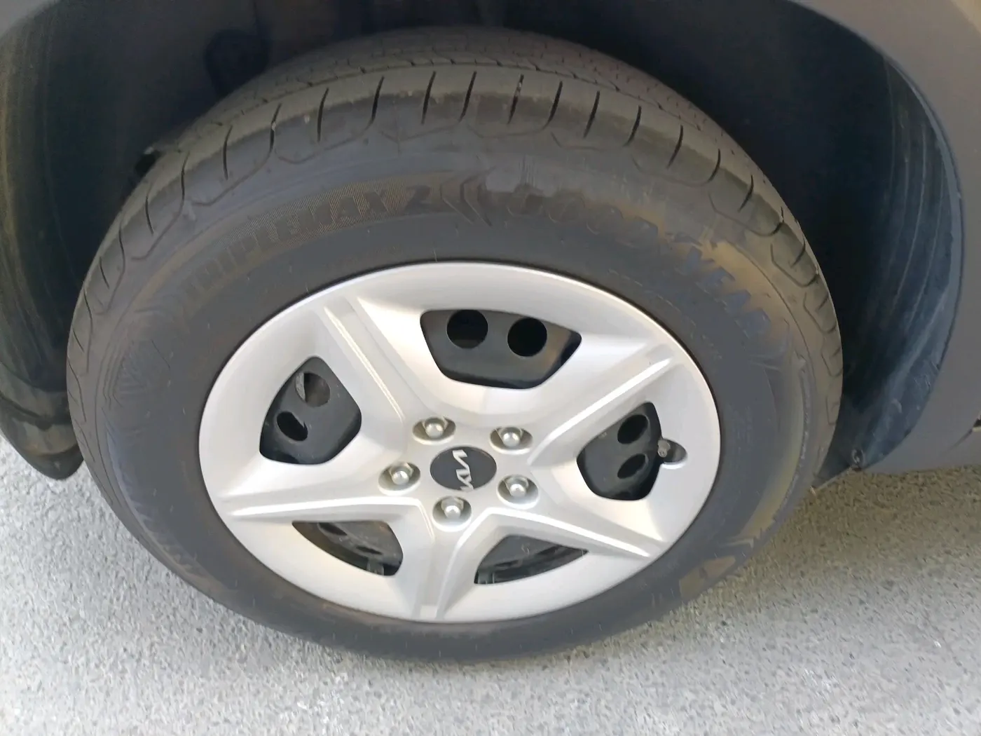 2025 KIA SELTOS HTE (O)1.5 Petrol MT, Petrol, Manual, 3,825 km, tyre