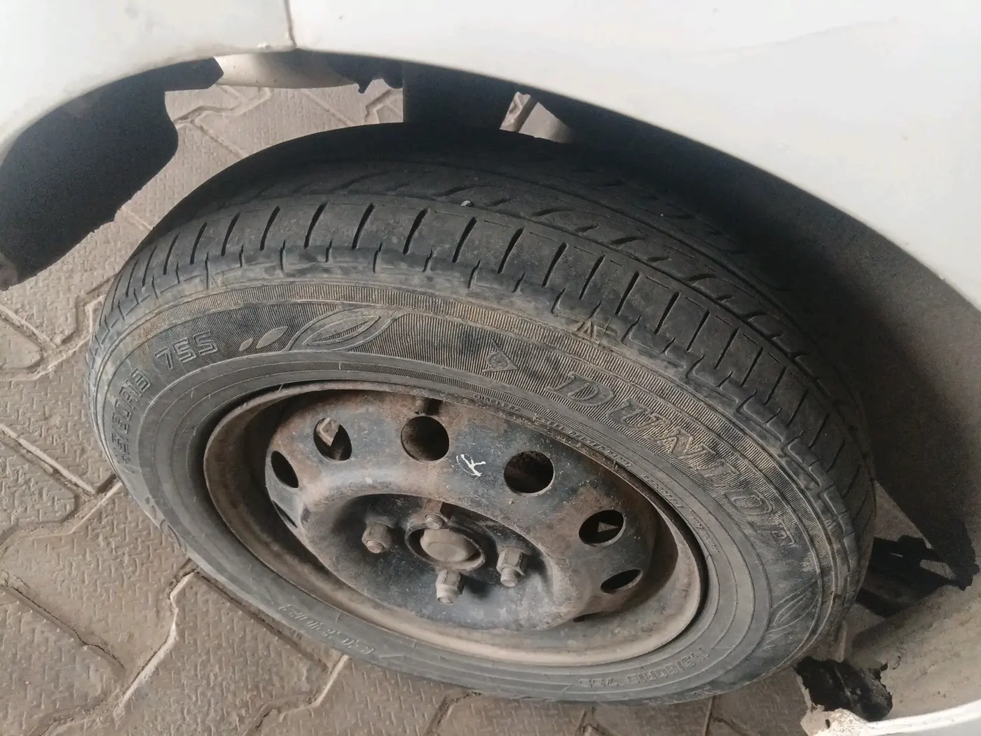 2018 Maruti Wagon R 1.0 LXI CNG, CNG, Manual, 74,293 km, tyre