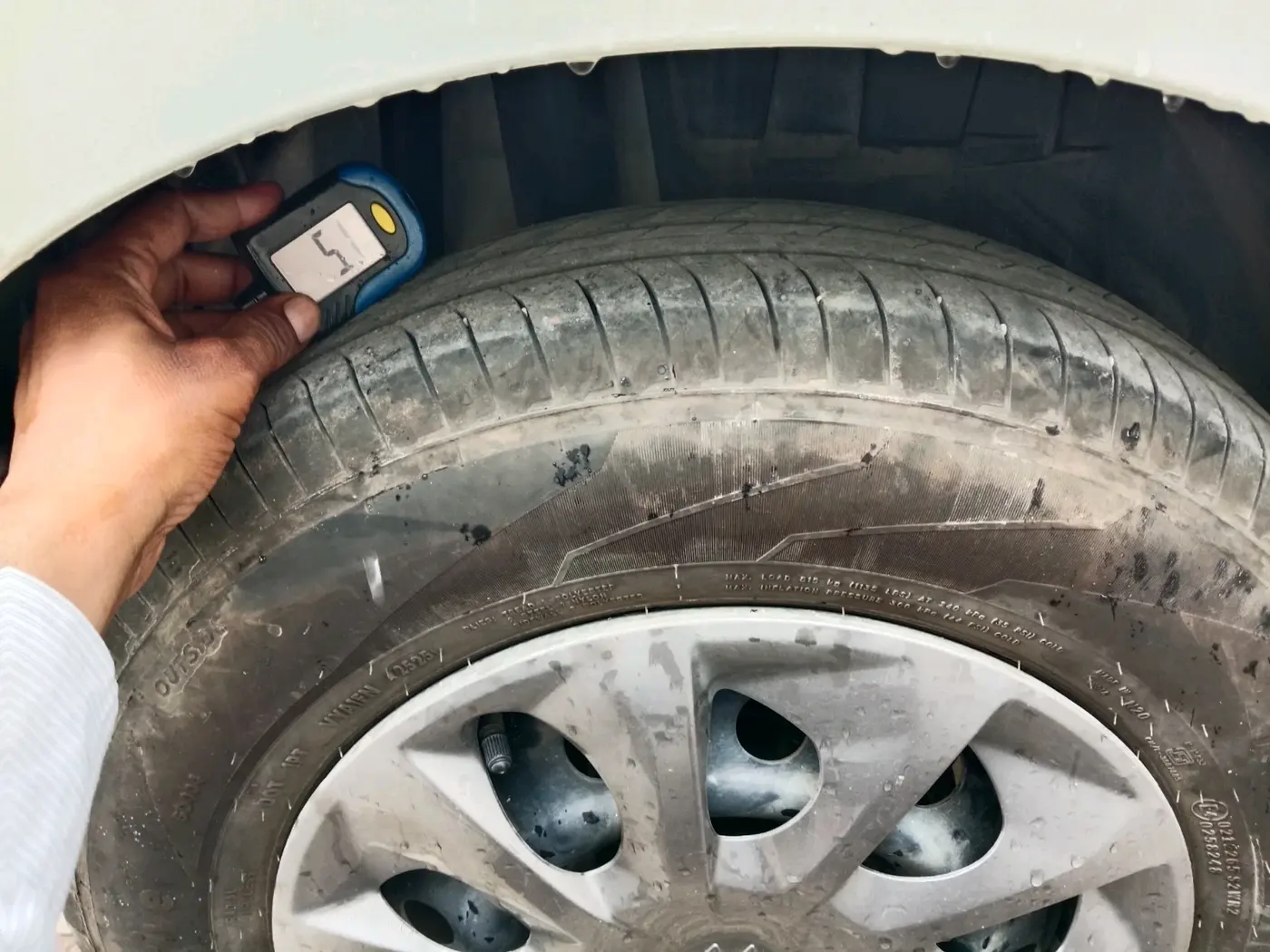 2025 Maruti Dzire VXi CNG, CNG, Manual, 20,045 km, tyre