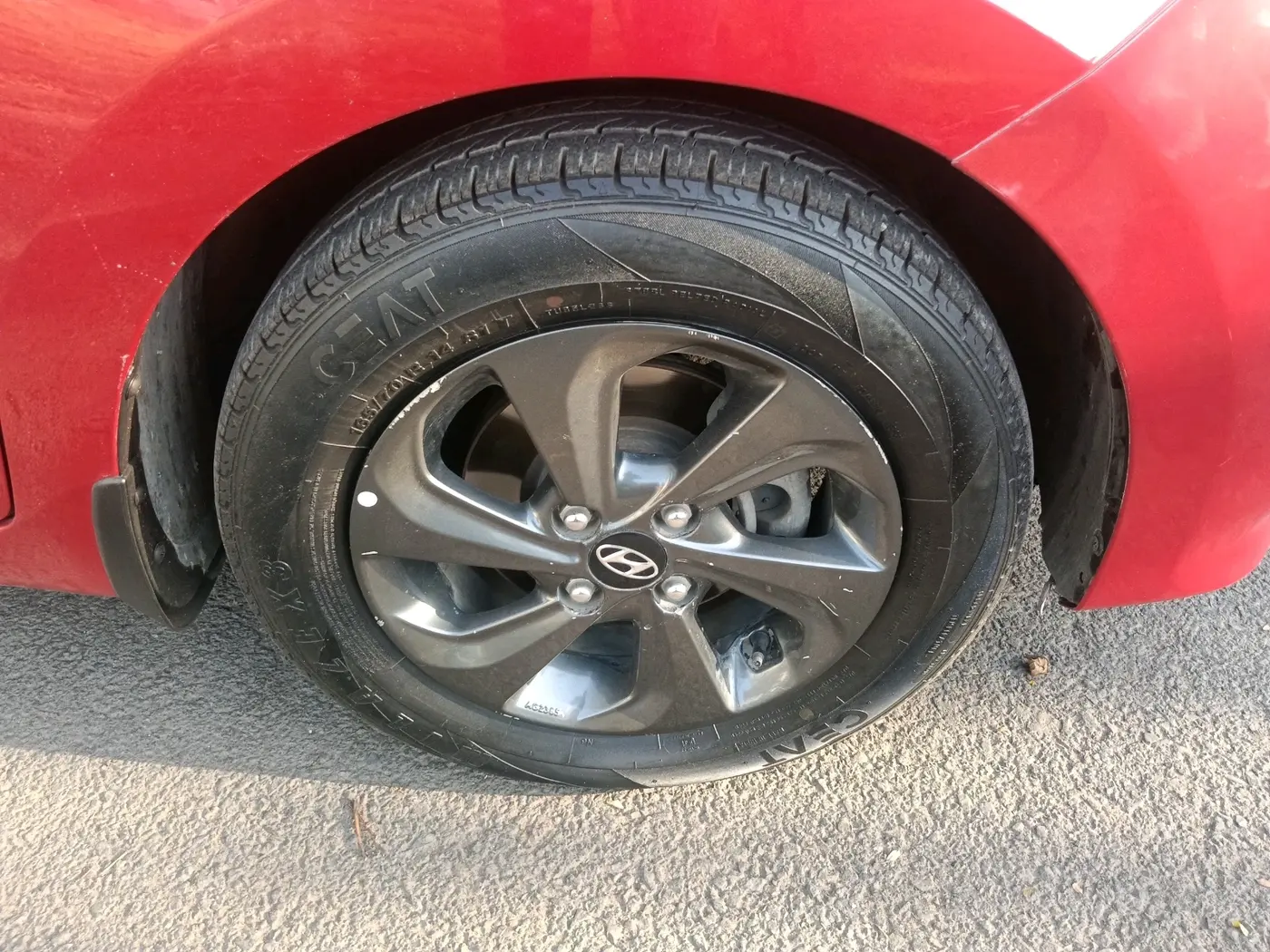 2018 Hyundai Grand i10 SPORTZ 1.2 KAPPA VTVT DUAL TONE, Petrol, Manual, 77,518 km, tyre