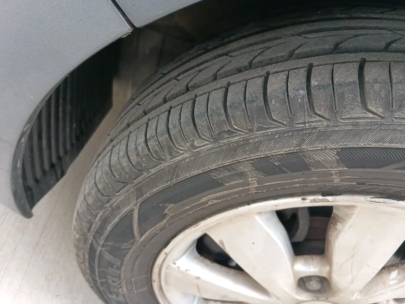 2013 Hyundai i20 SPORTZ 1.2, Petrol, Manual, 50,024 km, tyre
