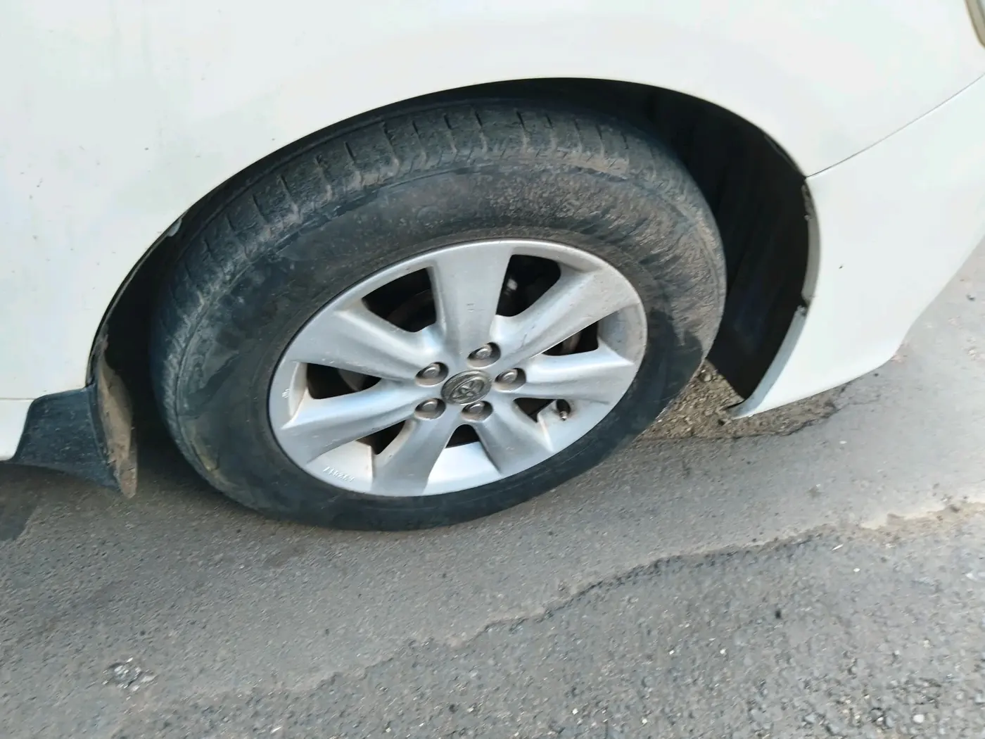 2011 Toyota Corolla Altis G DIESEL, Diesel, Manual, 1,04,085 km, tyre