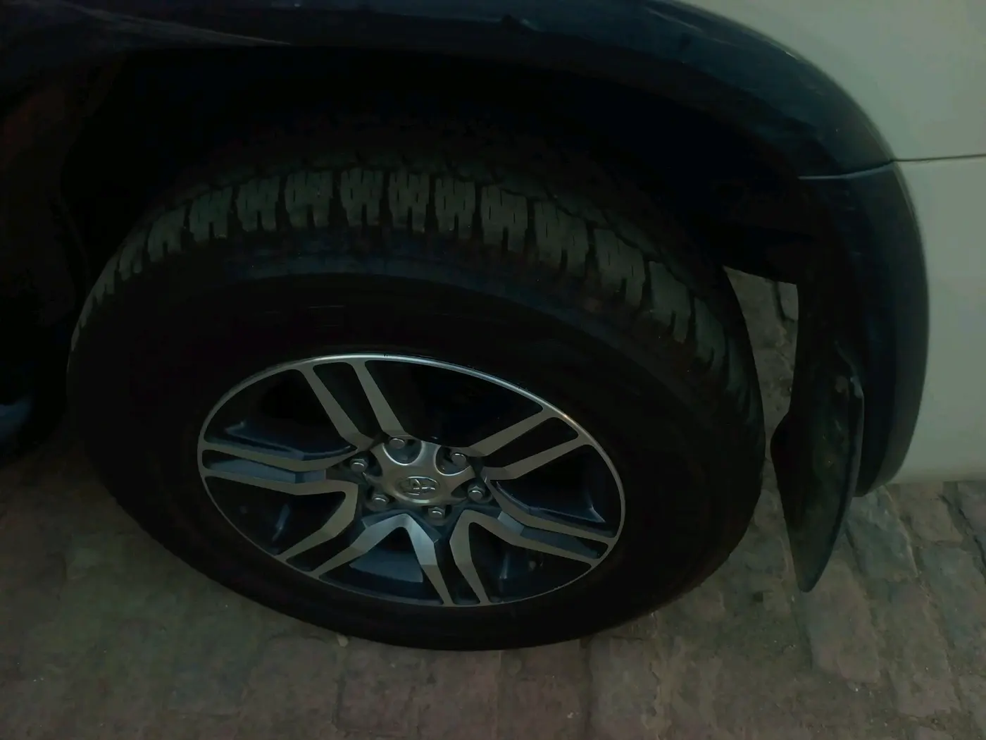2020 Toyota Fortuner 2.8 4X2 AT, Diesel, Automatic, 1,25,240 km, tyre