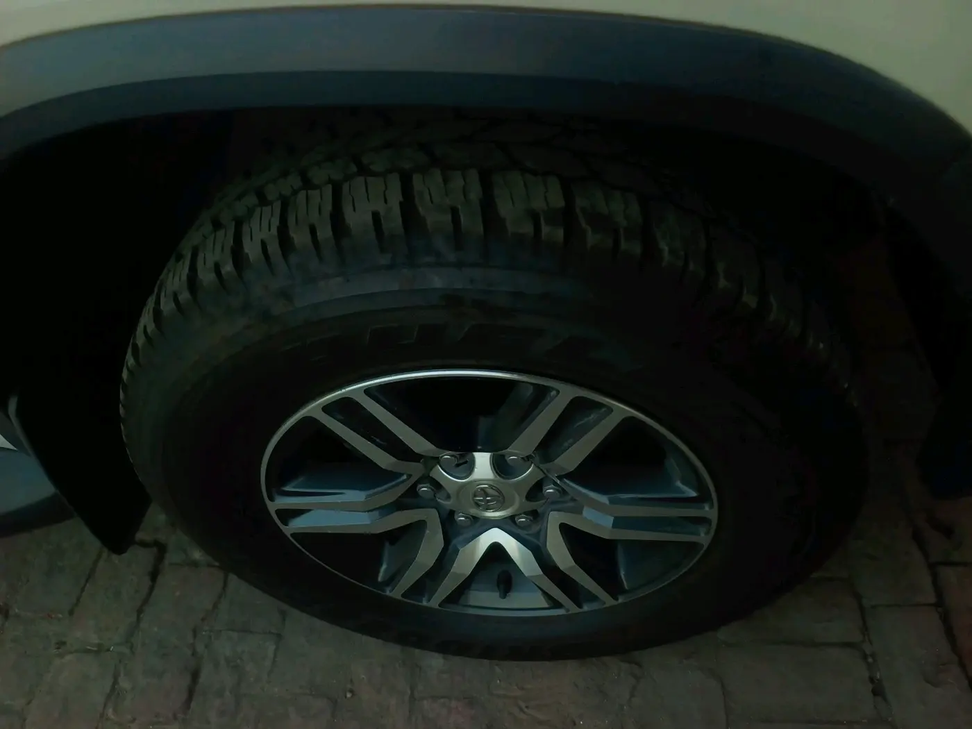 2020 Toyota Fortuner 2.8 4X2 AT, Diesel, Automatic, 1,25,240 km, tyre