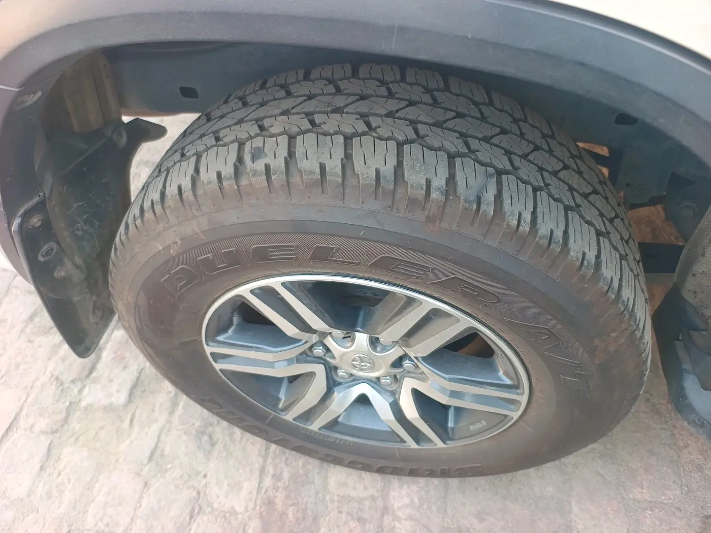 2020 Toyota Fortuner 2.8 4X2 AT, Diesel, Automatic, 1,25,240 km, tyre