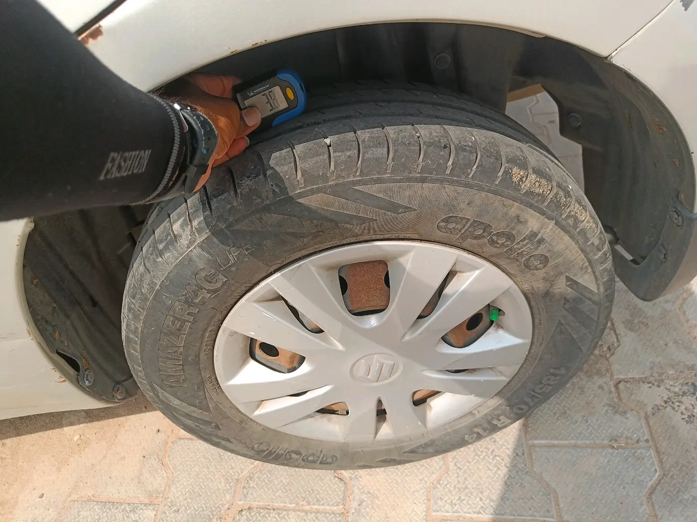 2014 Maruti Swift Dzire VDI, Diesel, Manual, 3,21,590 km, tyre