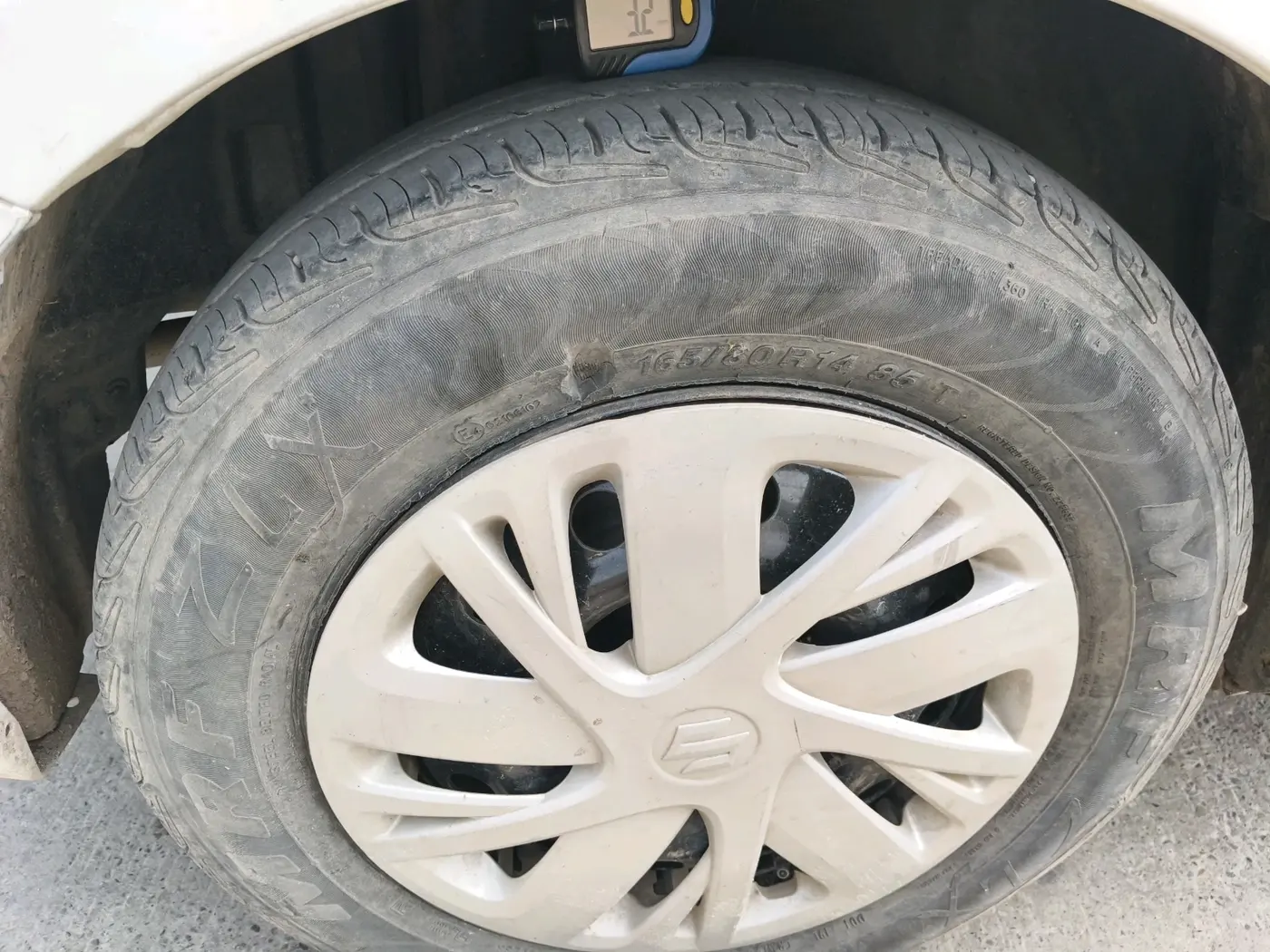 2018 Maruti Swift Dzire TOUR PETROL, CNG, Manual, 77,451 km, tyre