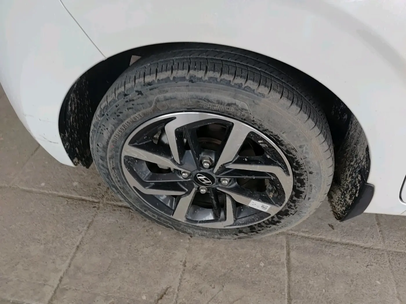 2021 Hyundai GRAND I10 NIOS SPORTZ 1.2 KAPPA VTVT DUAL TONE, Petrol, Manual, 14,774 km, tyre