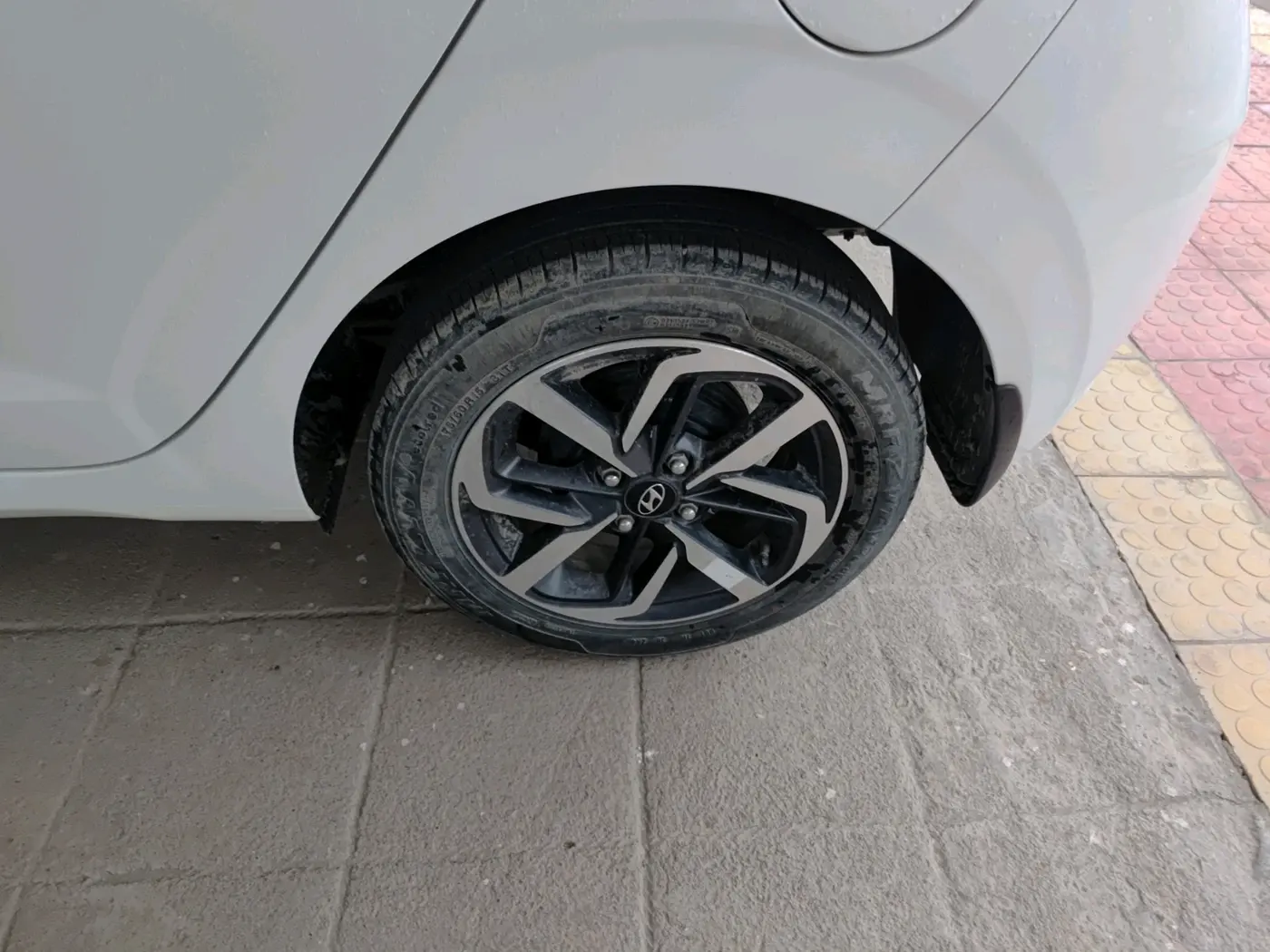 2021 Hyundai GRAND I10 NIOS SPORTZ 1.2 KAPPA VTVT DUAL TONE, Petrol, Manual, 14,774 km, tyre