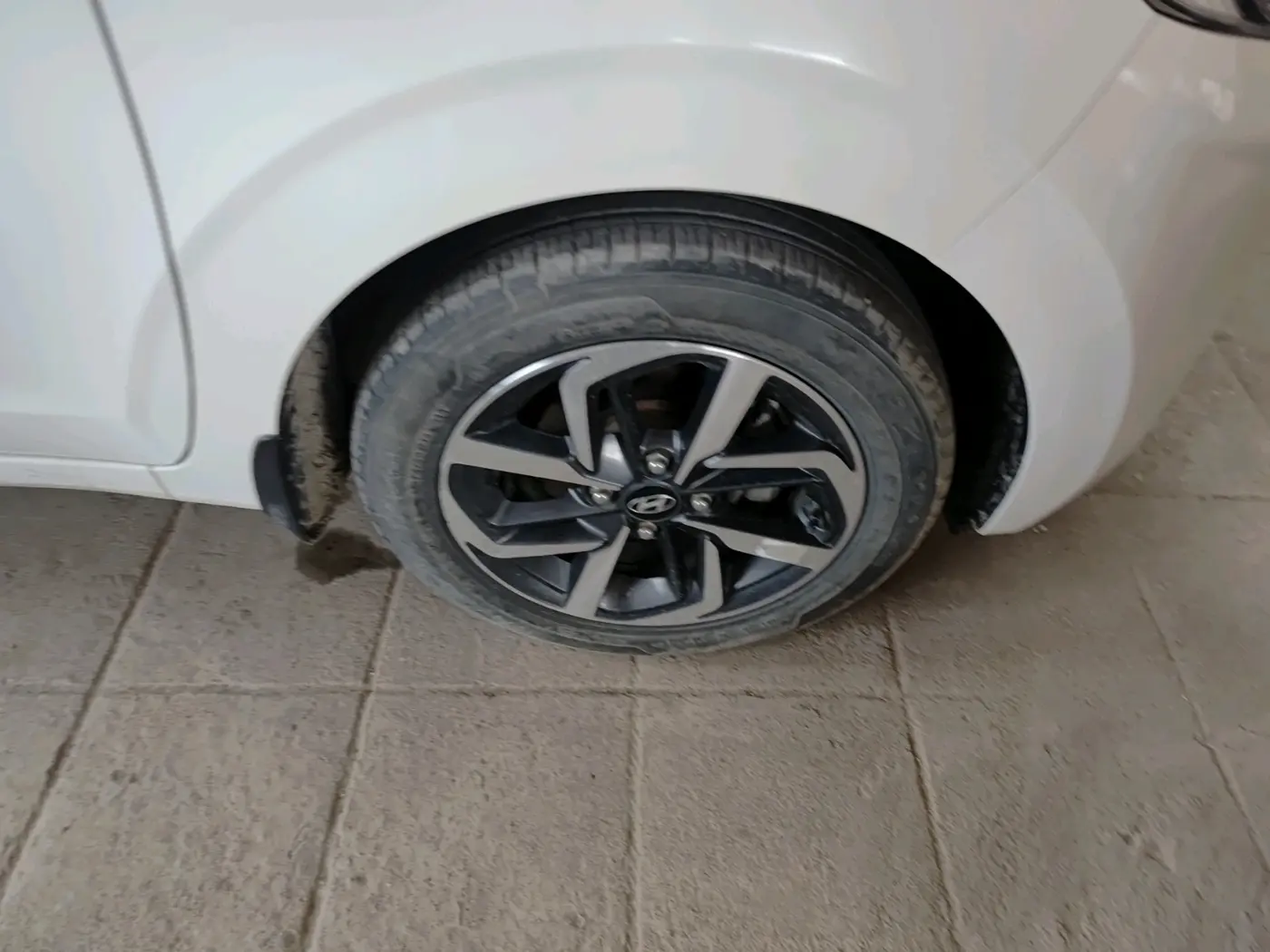 2021 Hyundai GRAND I10 NIOS SPORTZ 1.2 KAPPA VTVT DUAL TONE, Petrol, Manual, 14,774 km, tyre