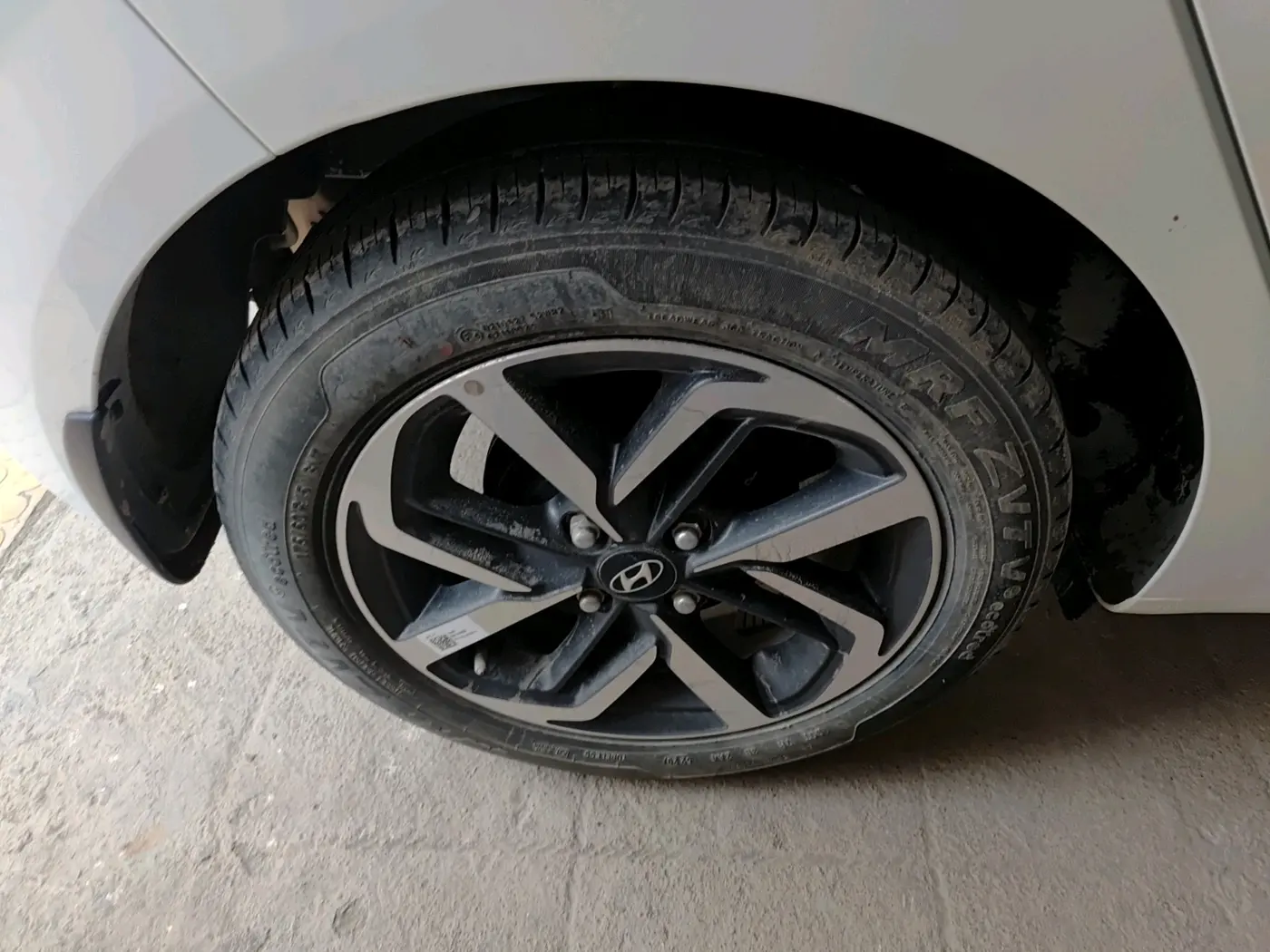 2021 Hyundai GRAND I10 NIOS SPORTZ 1.2 KAPPA VTVT DUAL TONE, Petrol, Manual, 14,774 km, tyre