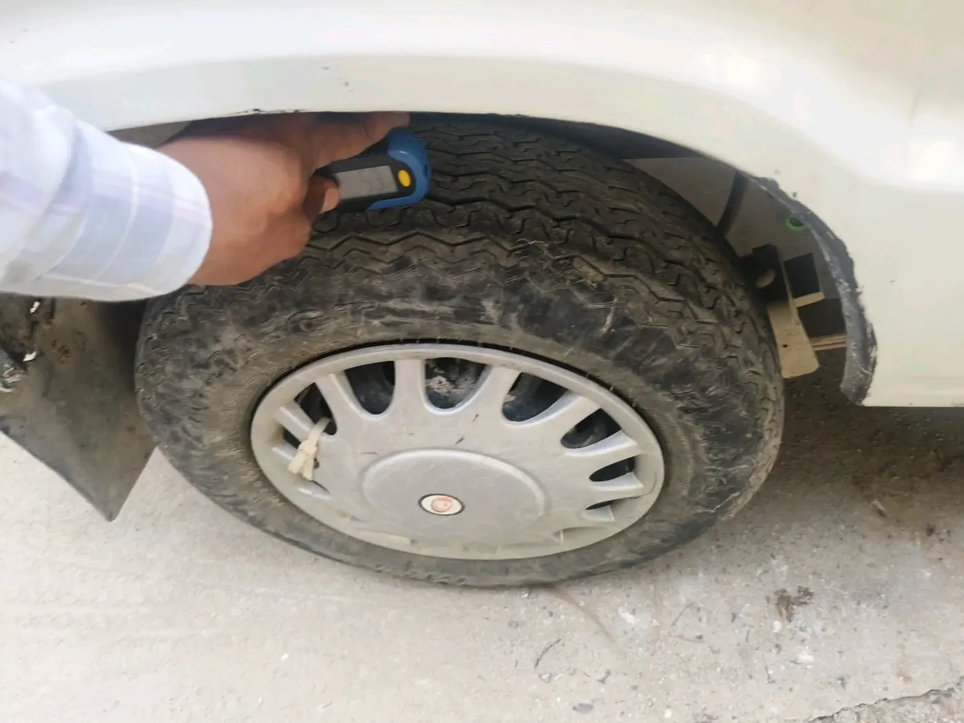 2016 Maruti OMNI E 8 STR, CNG, Manual, 67,689 km, tyre