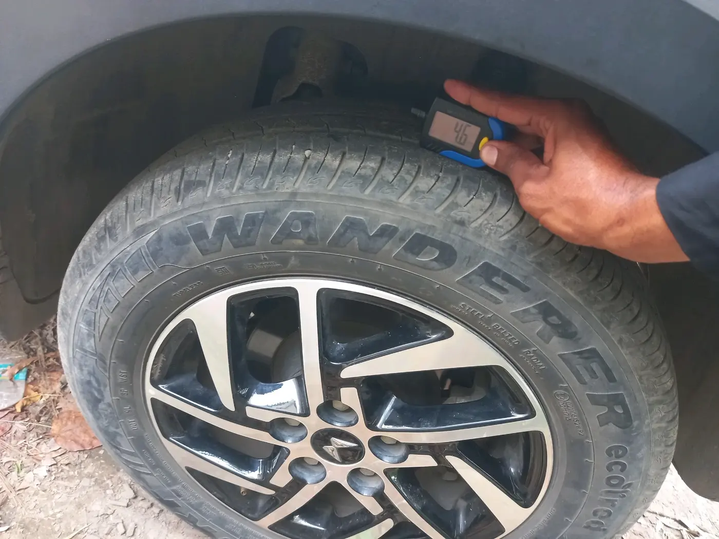 2023 Mahindra XUV300 W8 1.2 PETROL, Petrol, Manual, 31,208 km, tyre