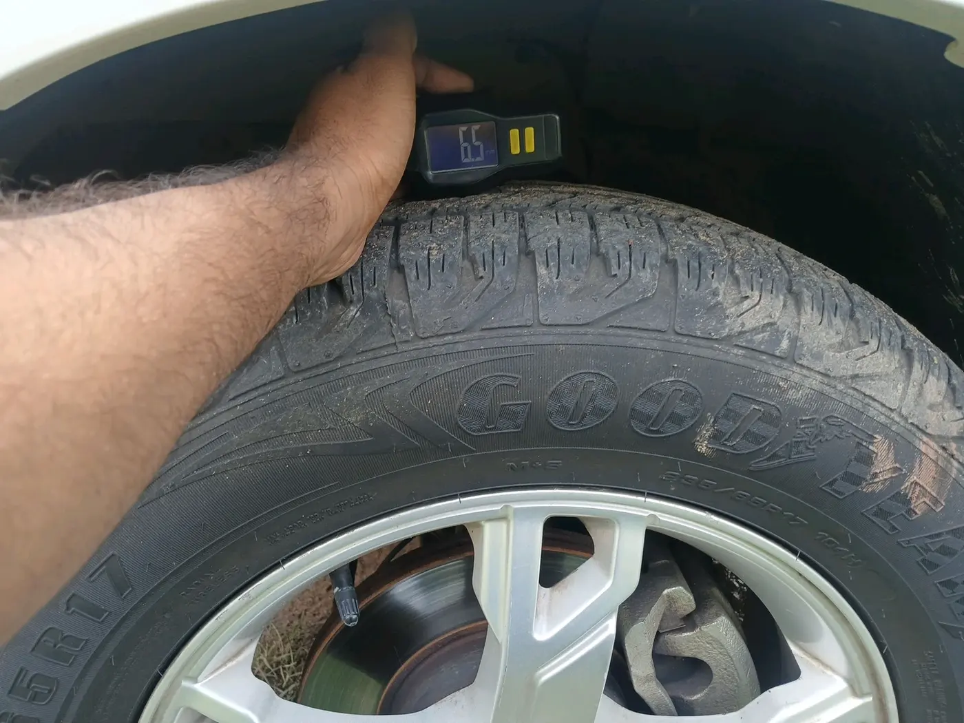 2015 Mahindra Scorpio S10, Diesel, Manual, 38,015 km, tyre