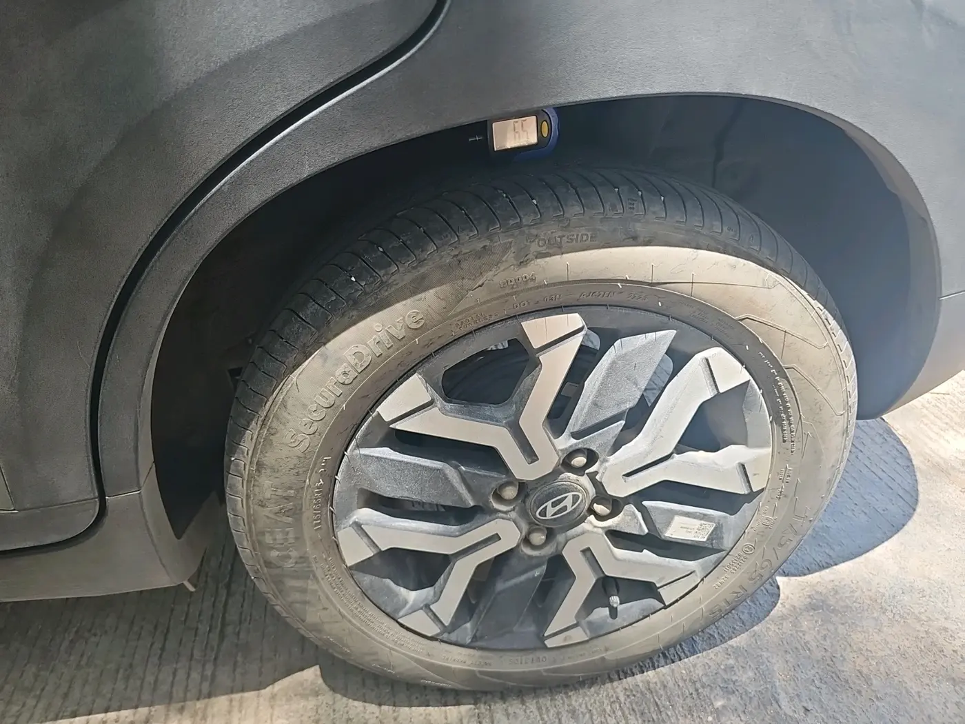 2023 Hyundai EXTER SX(O) 1.2 AMT, Petrol, Automatic, 11,306 km, tyre