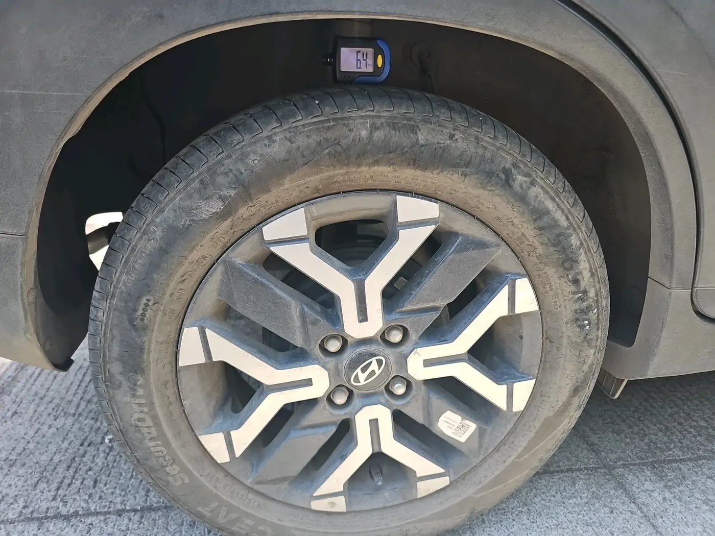 2023 Hyundai EXTER SX(O) 1.2 AMT, Petrol, Automatic, 11,306 km, tyre
