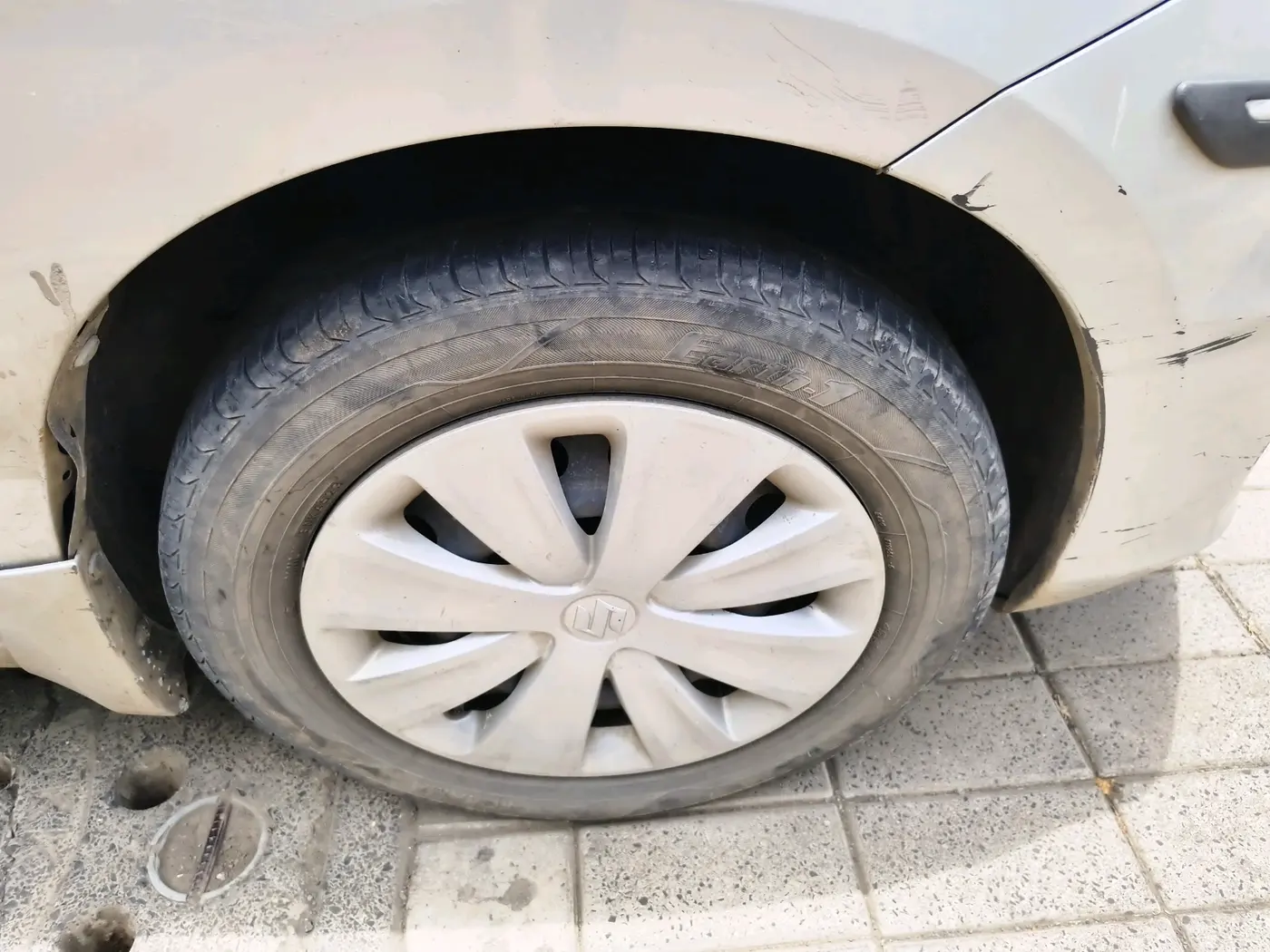 2016 Maruti Ertiga VXI, Petrol, Manual, 1,34,626 km, tyre