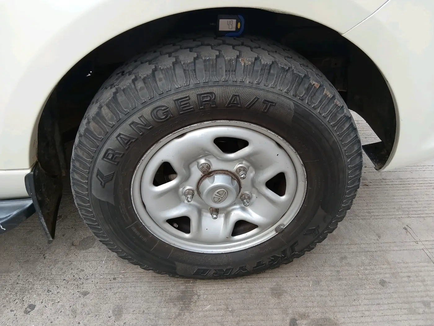 2014 Tata Safari Storme 2.2 EX 4X2, Diesel, Manual, 1,15,565 km, tyre