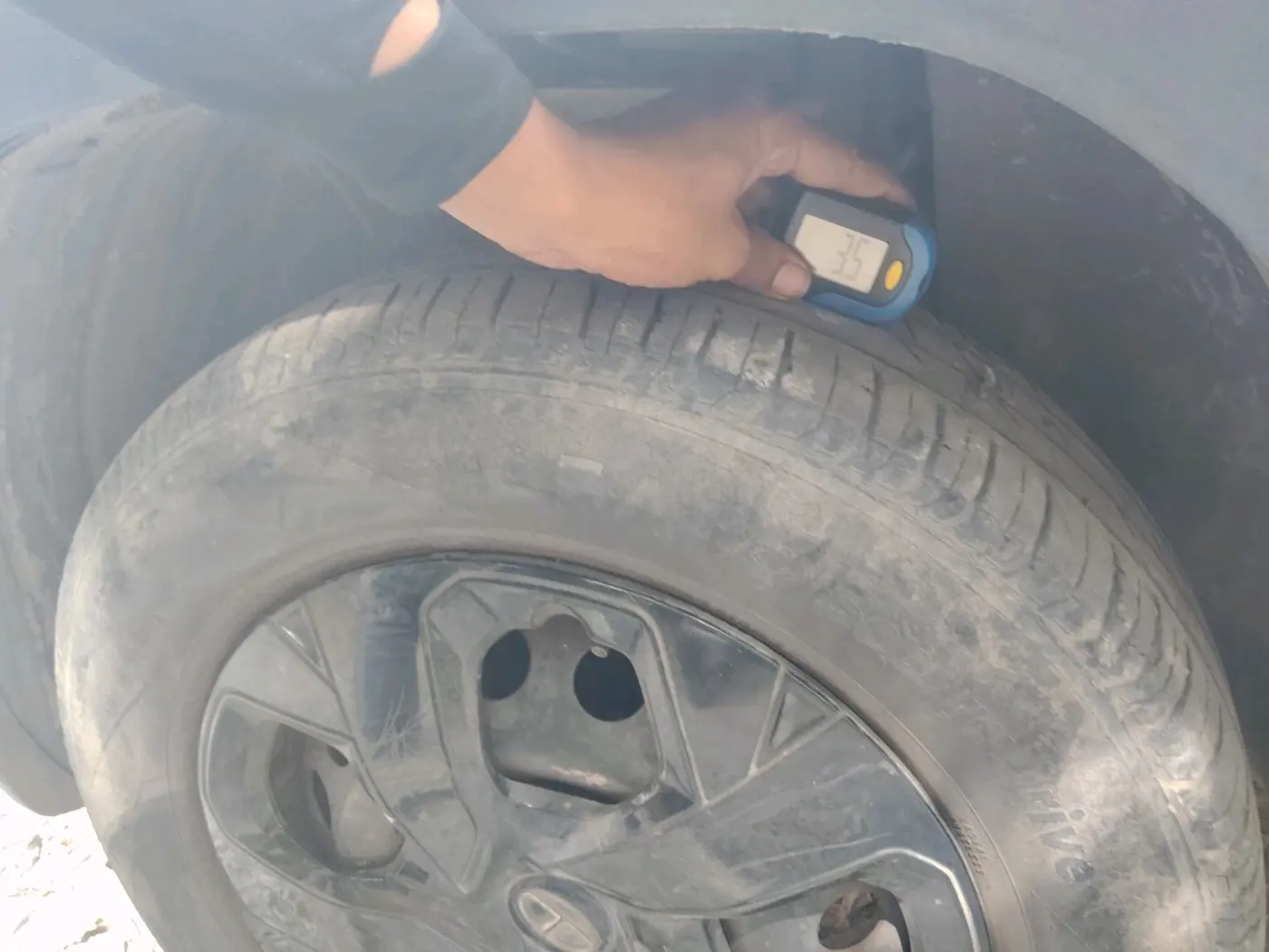 2022 Tata PUNCH ADVENTURE AMT, Petrol, Automatic, 65,622 km, tyre