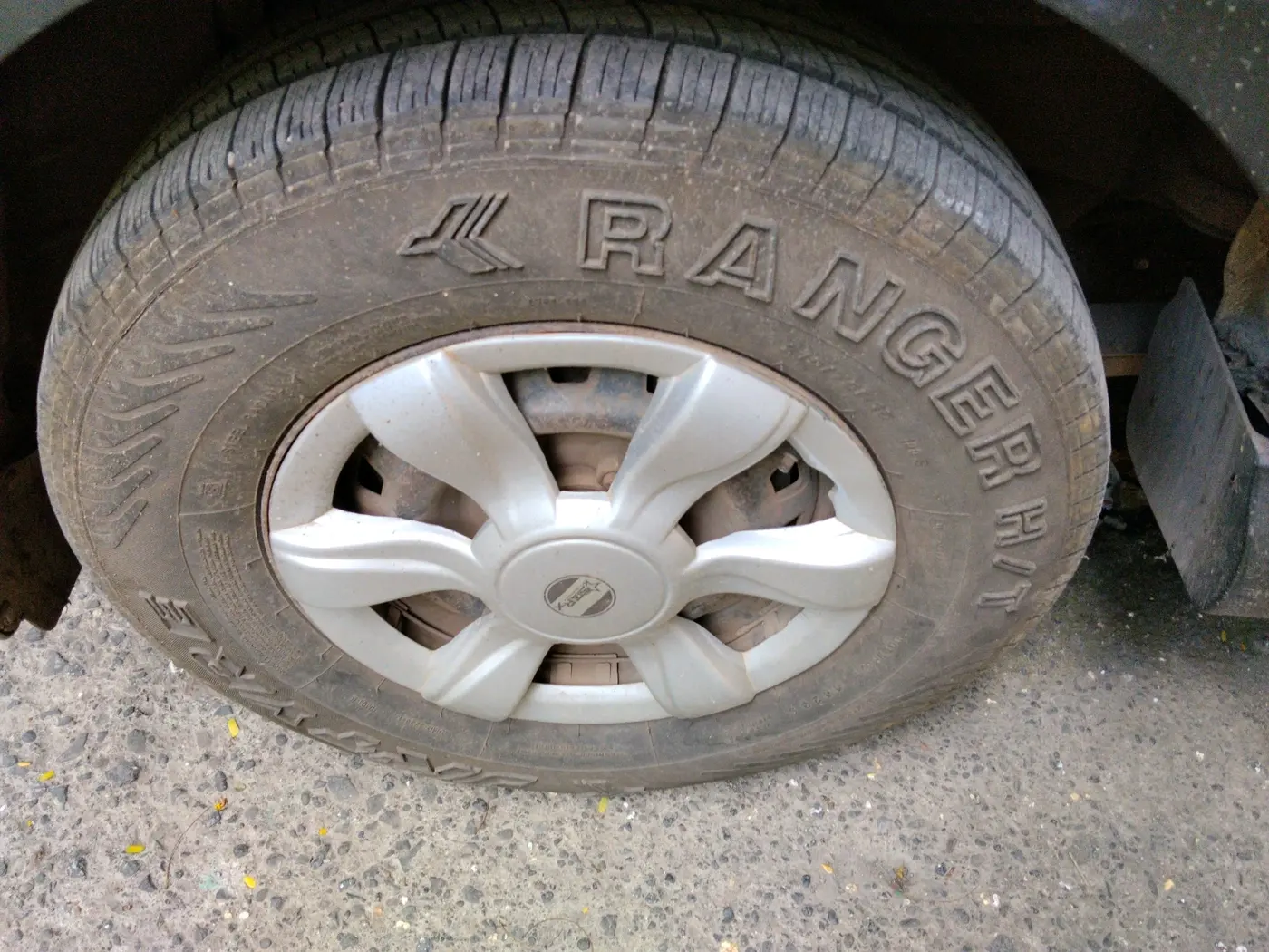2012 Mahindra Xylo E4, Diesel, Manual, 1,50,288 km, tyre