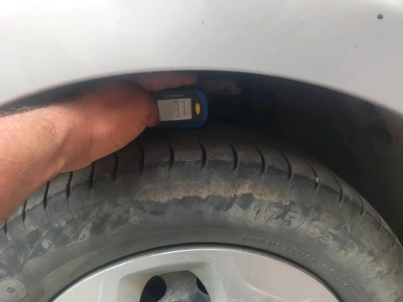 2021 Tata Tiago XT PETROL, Petrol, Manual, 1,62,676 km, tyre