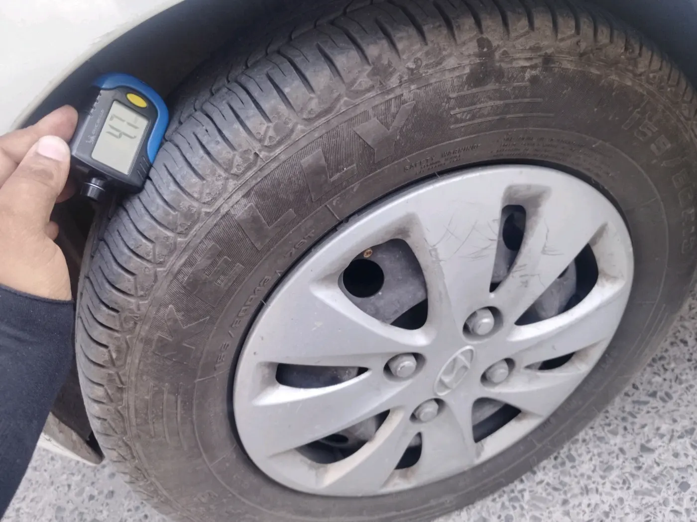2011 Hyundai i10 MAGNA 1.2, Petrol, Manual, 1,41,372 km, tyre