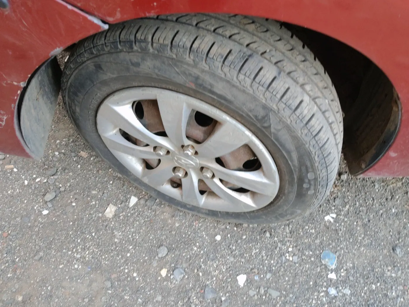 2011 Hyundai Eon MAGNA, Petrol, Manual, 97,100 km, tyre