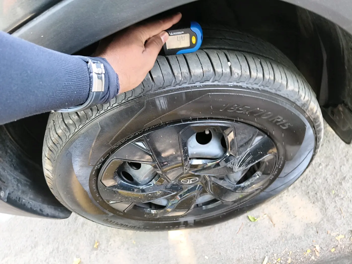 2024 Tata PUNCH ADVENTURE RHYTHM PACK MT, Petrol, Manual, 8,306 km, tyre