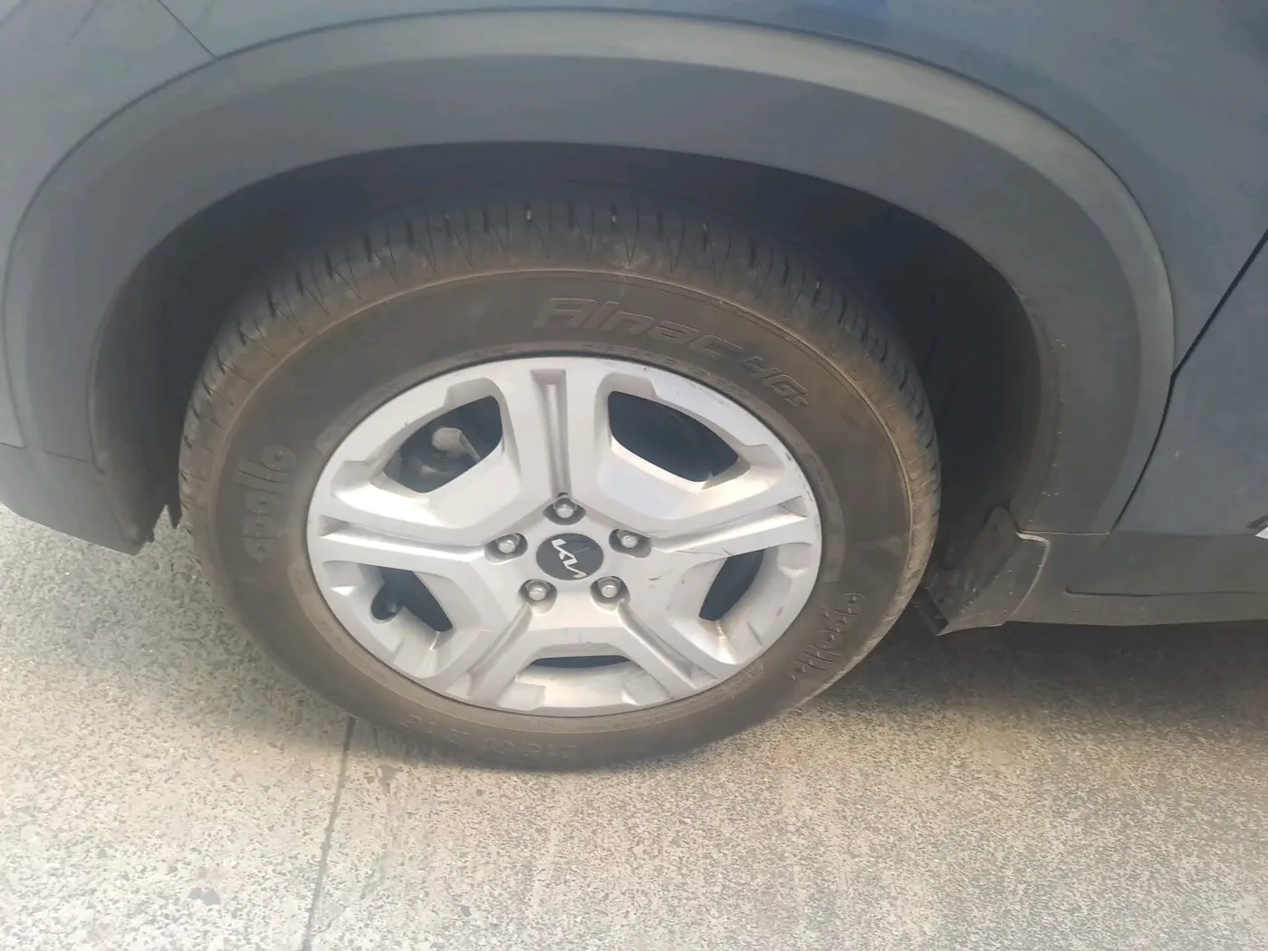 2022 KIA SONET HTK PLUS 1.2, Petrol, Manual, 10,836 km, tyre