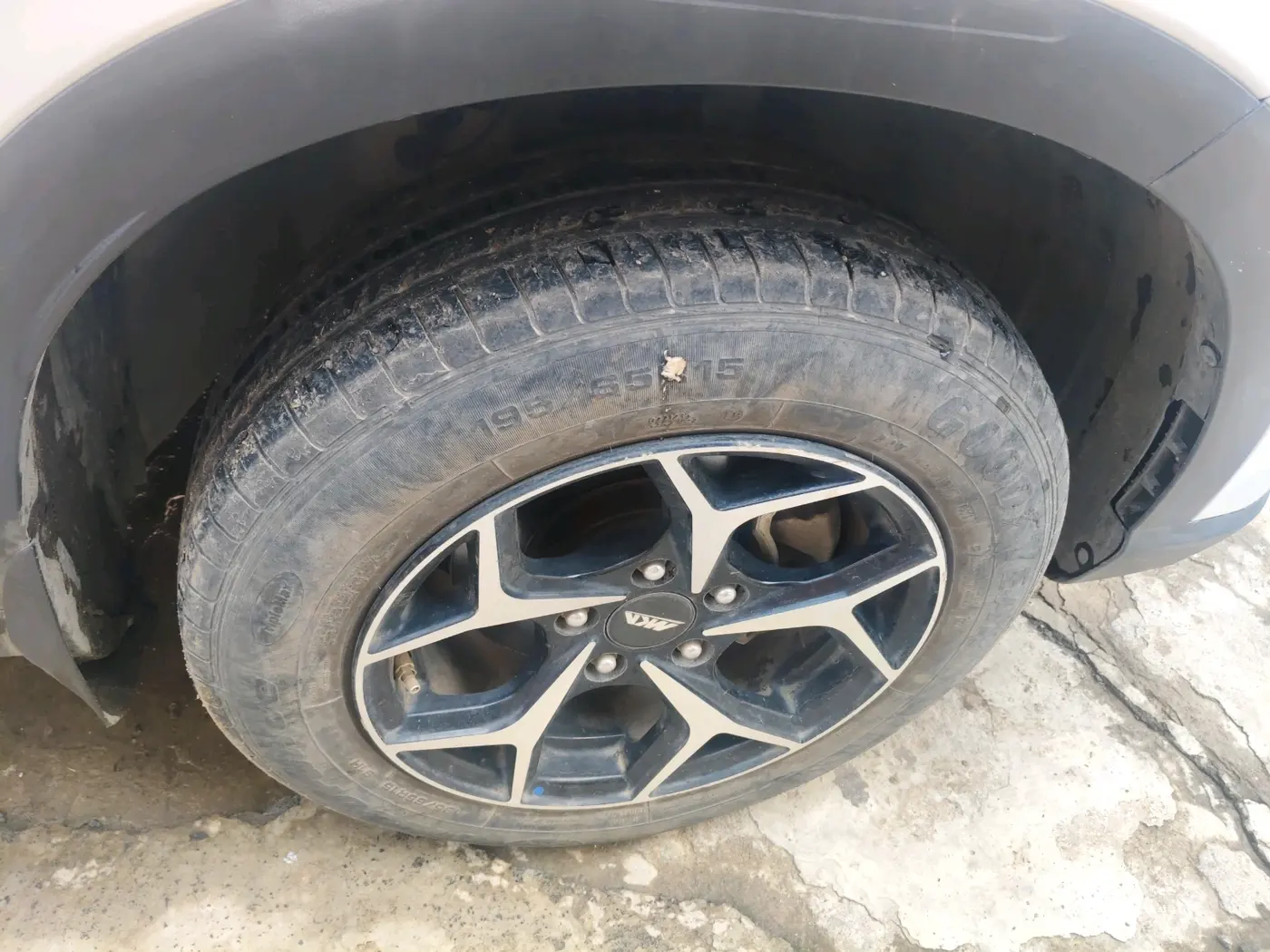 2023 Hyundai VENUE S 1.2, Petrol, Manual, 22,787 km, tyre