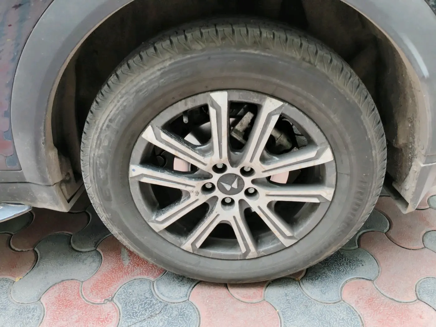 2025 Mahindra XUV700 AX 7 Luxury Pack D AT 6 STR, Diesel, Automatic, 15,289 km, tyre