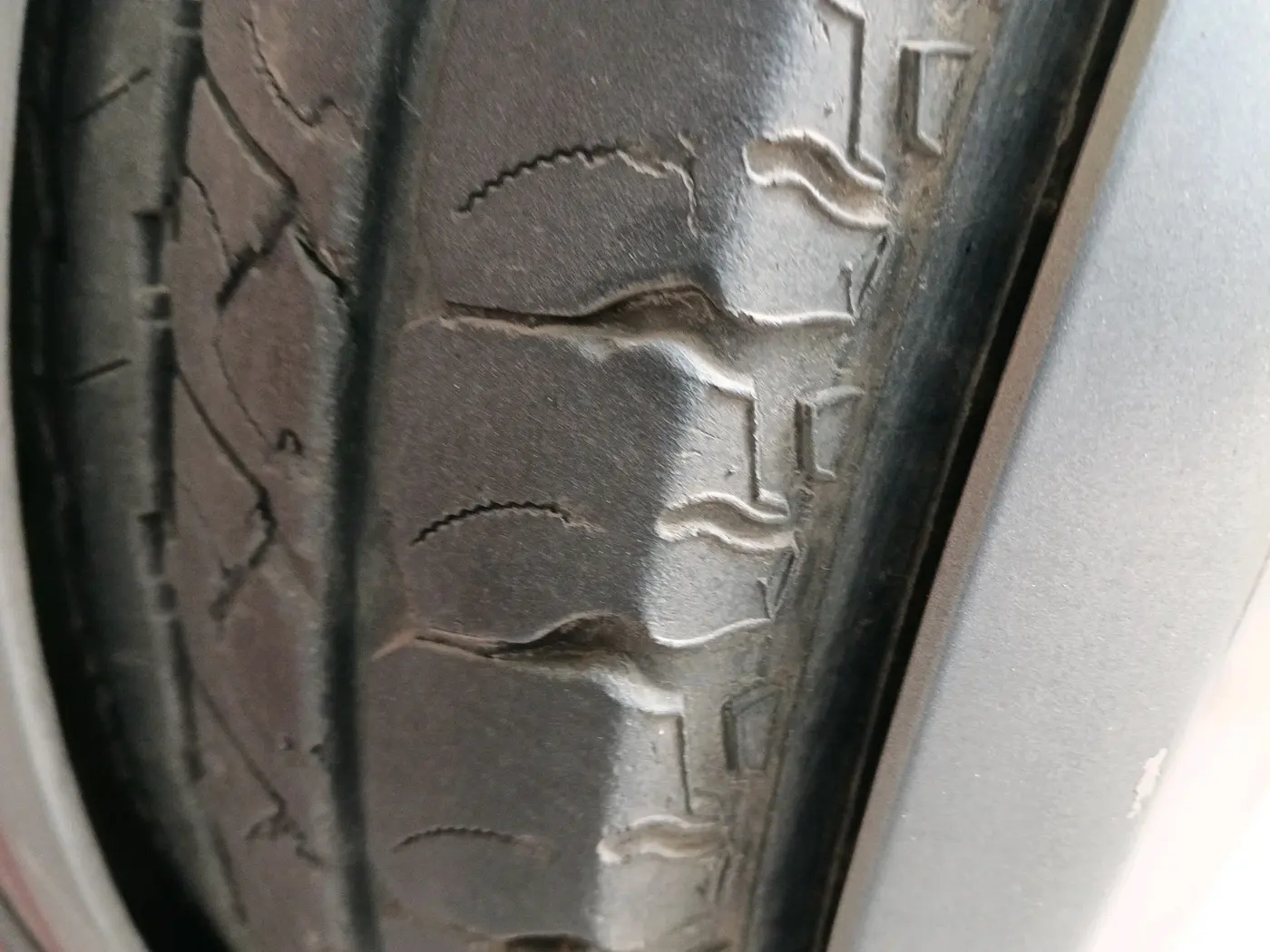 2018 Mahindra TUV300 T10, Diesel, Manual, 61,180 km, tyre