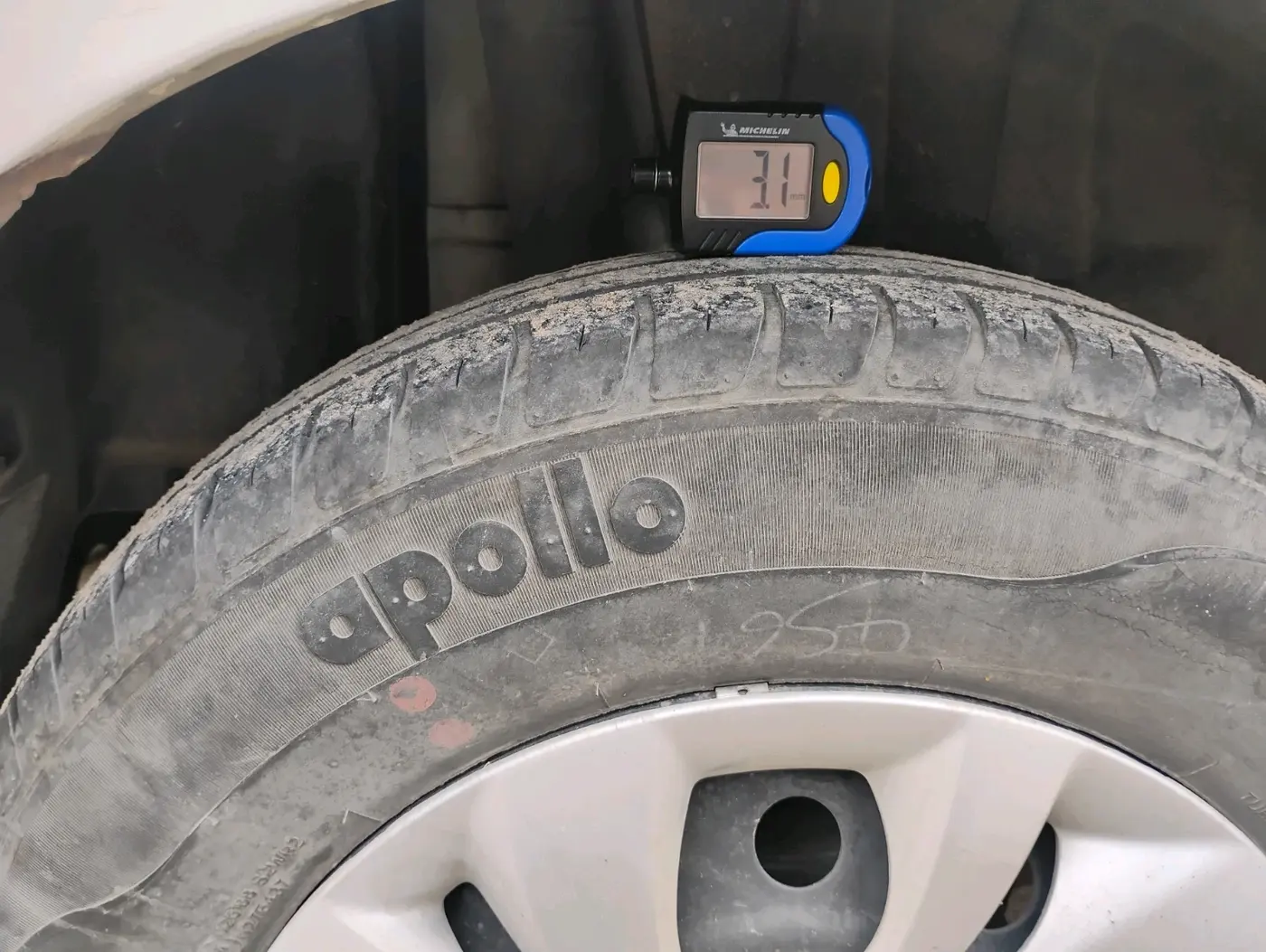 2019 Maruti Swift VXI, Petrol, Manual, 60,025 km, tyre