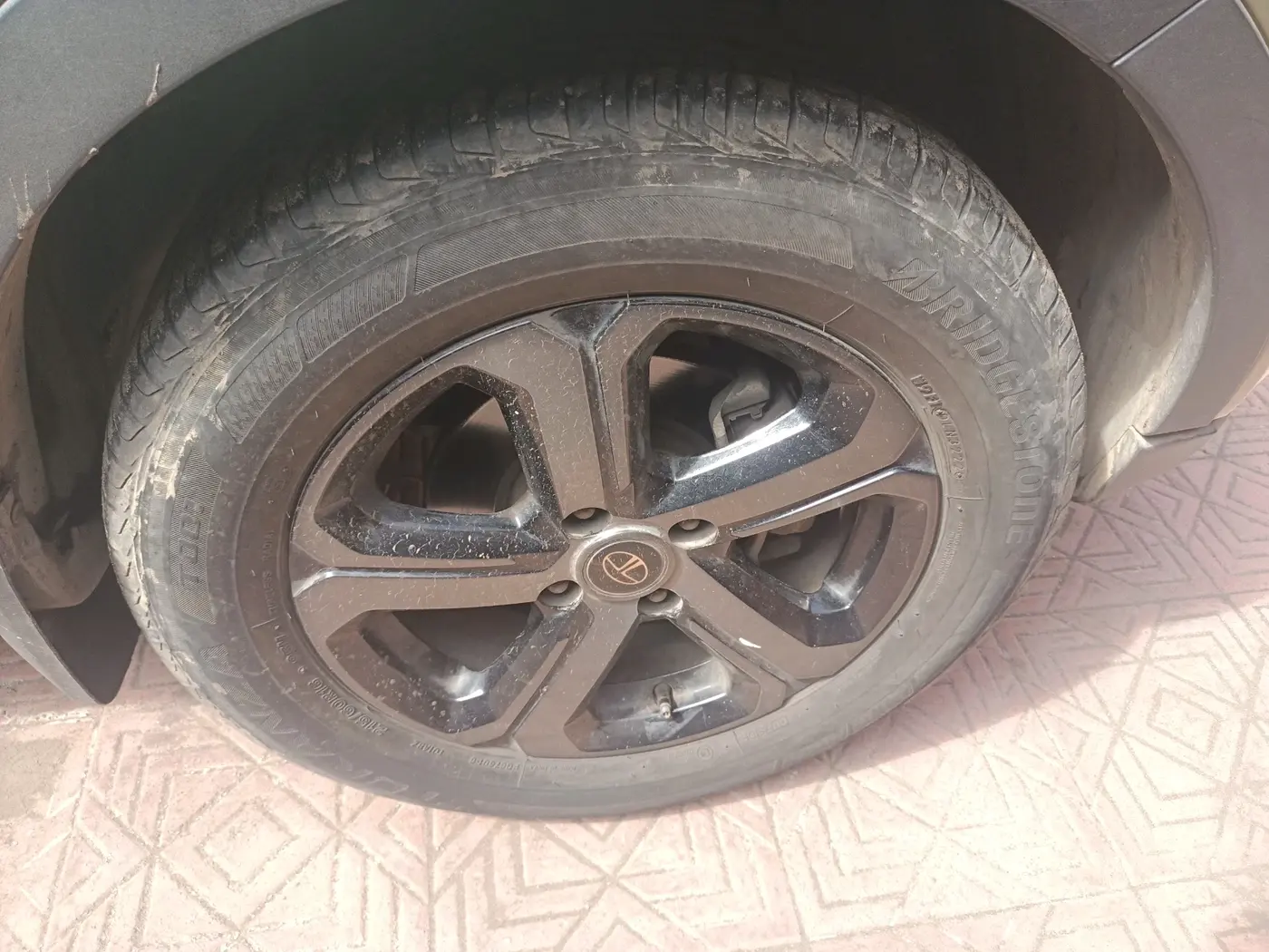 2022 Tata NEXON XZA PLUS (PREMIUM) KAZIRANGA PETROL, CNG, Automatic, 26,792 km, tyre