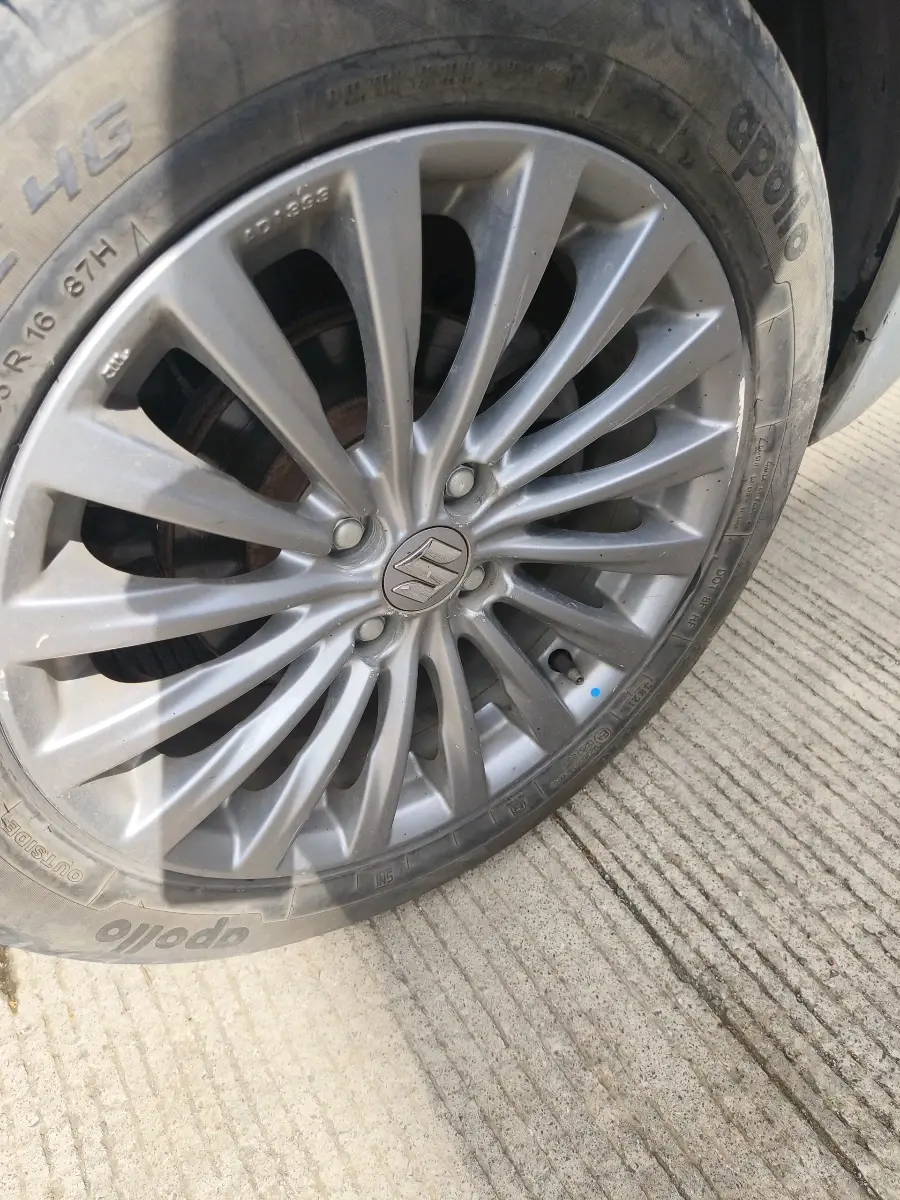 2016 Maruti Ciaz ZXI+, Petrol, Manual, 1,30,856 km, tyre