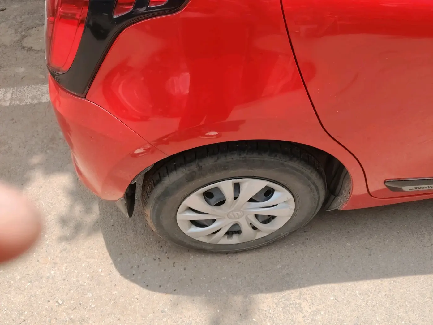 2022 Maruti Swift VXI, Petrol, Manual, 42,279 km, tyre