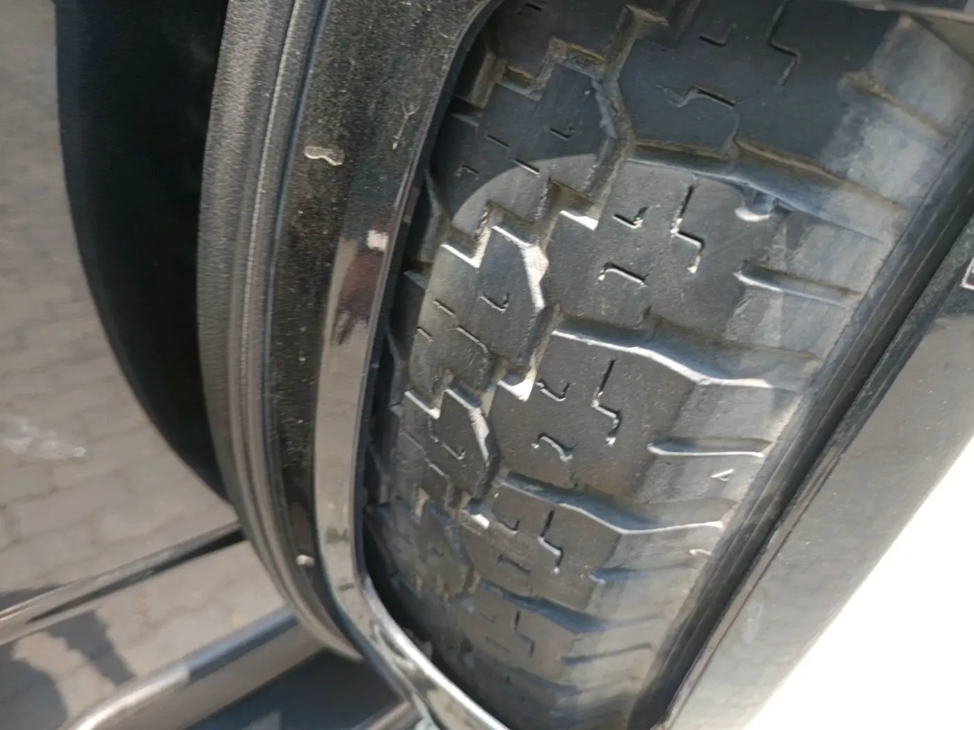 2016 Mahindra TUV300 T8, Diesel, Manual, 1,88,537 km, tyre
